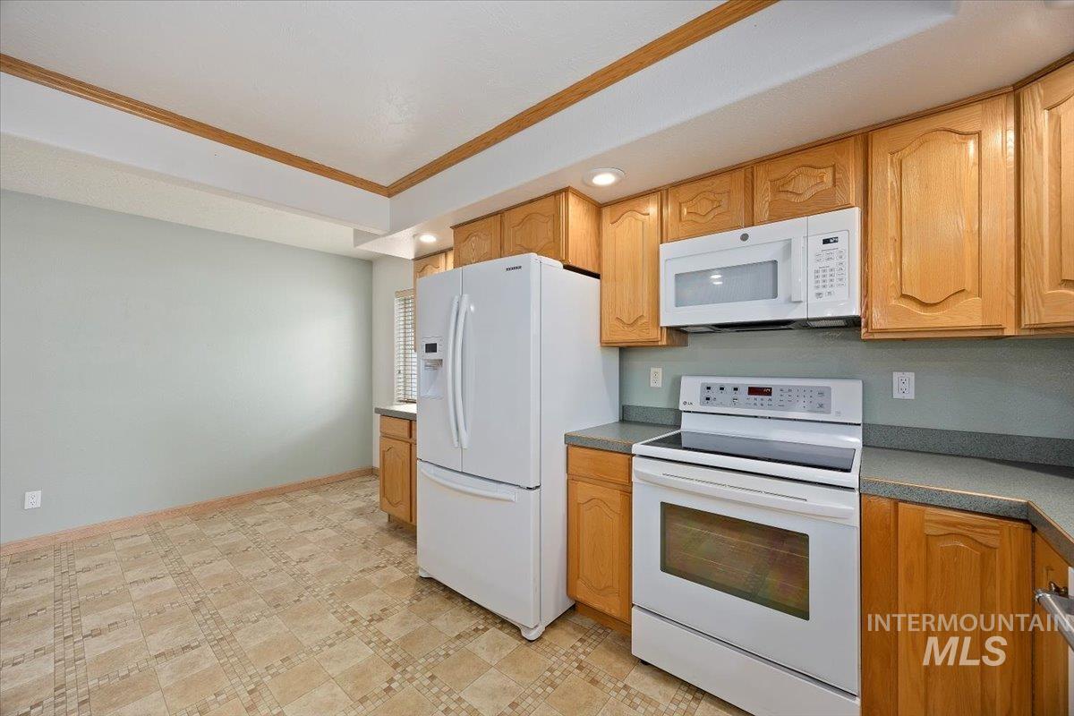 704 E Avenue D Property Photo 17
