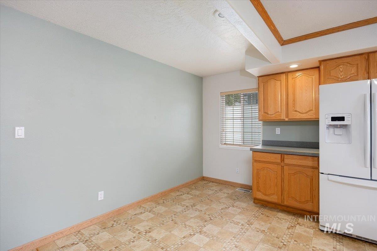 704 E Avenue D Property Photo 19