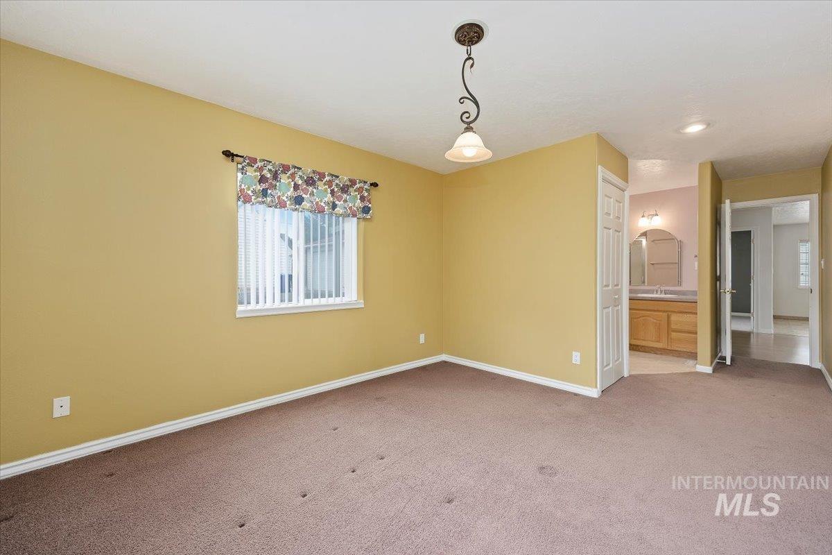 704 E Avenue D Property Photo 21