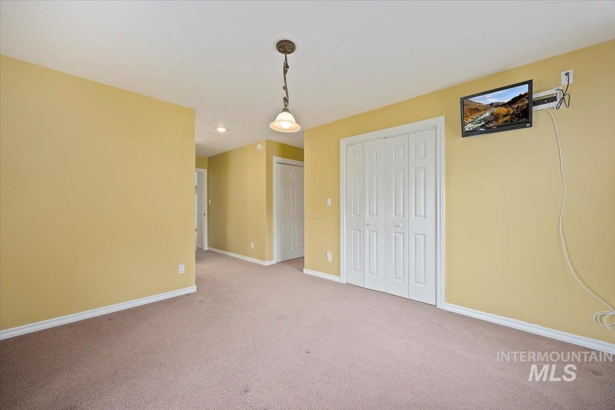 704 E Avenue D Property Photo 22