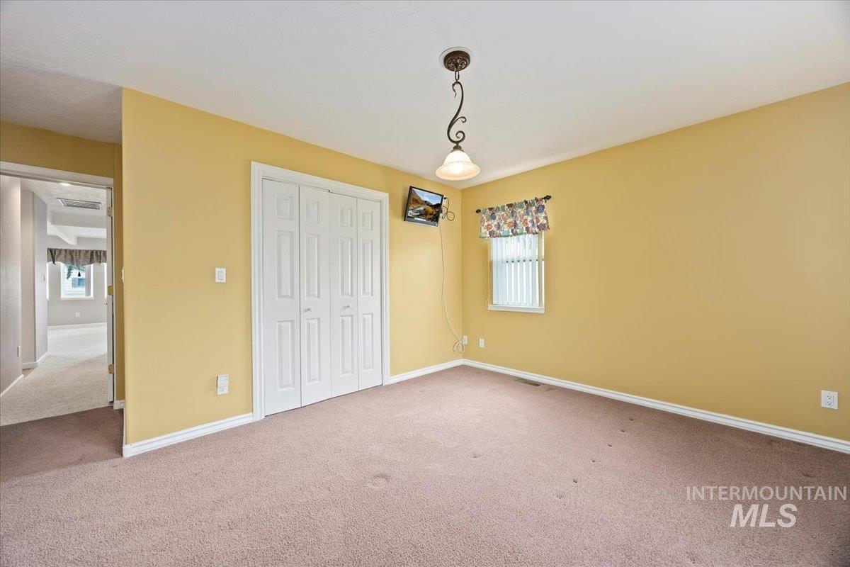 704 E Avenue D Property Photo 23