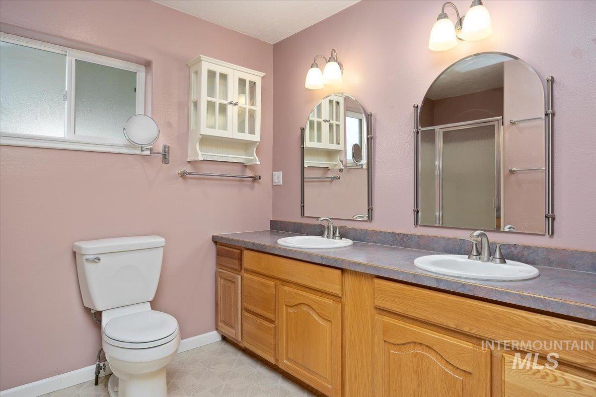 704 E Avenue D Property Photo 24