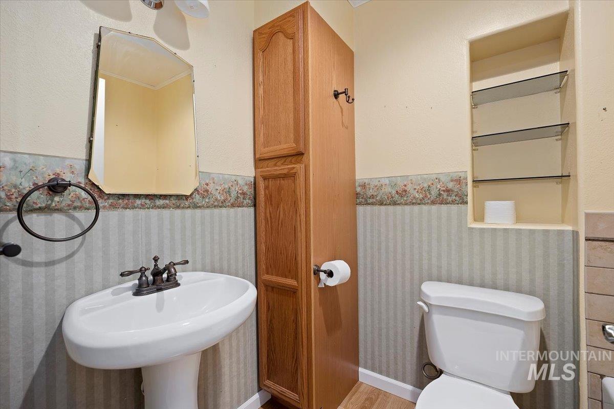 704 E Avenue D Property Photo 27