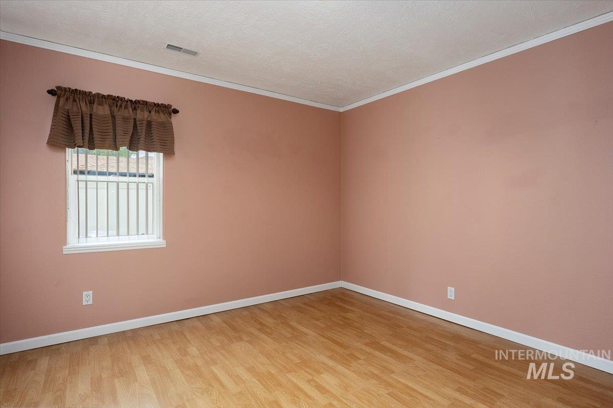 704 E Avenue D Property Photo 28