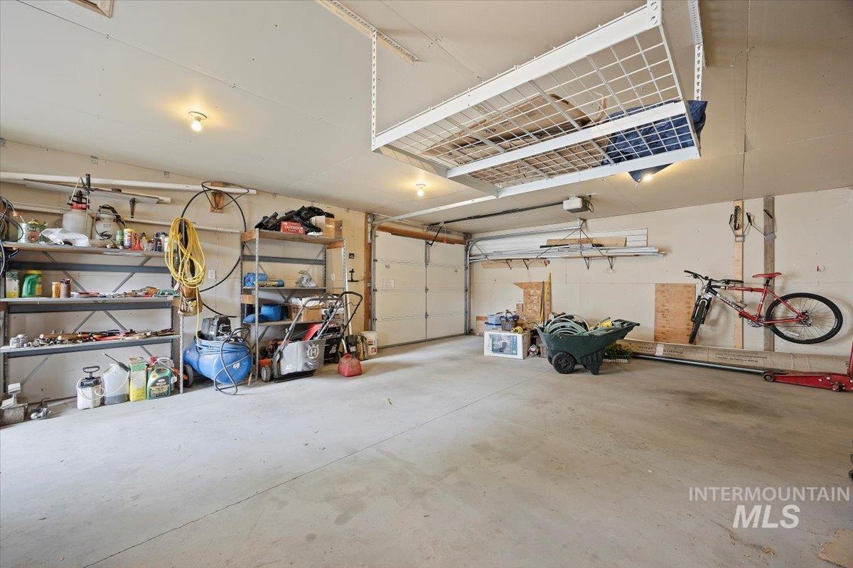 704 E Avenue D Property Photo 37