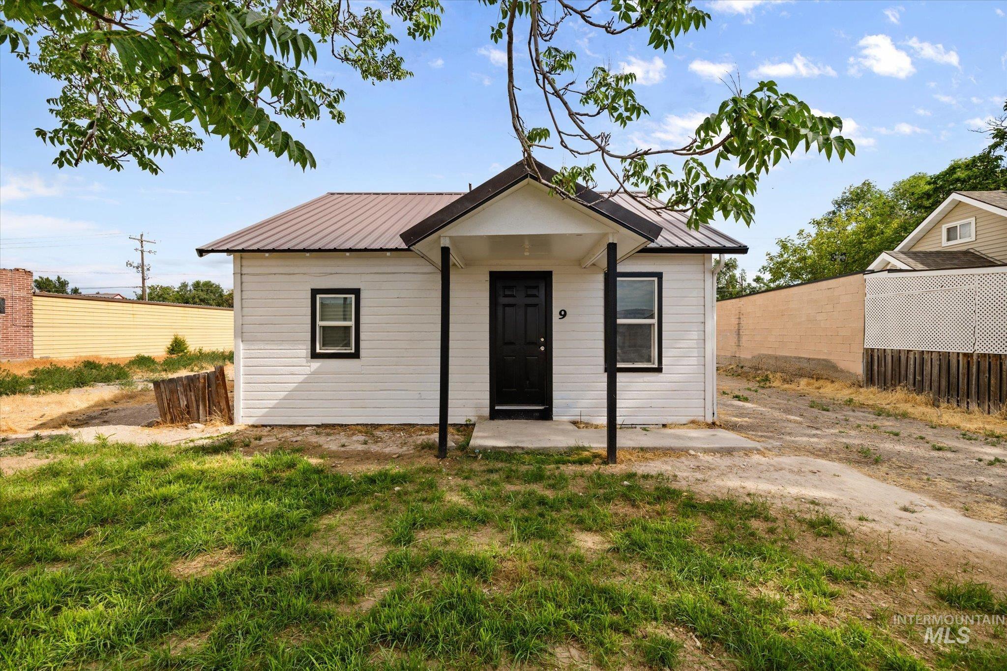 9 E Owyhee Ave Property Photo 1