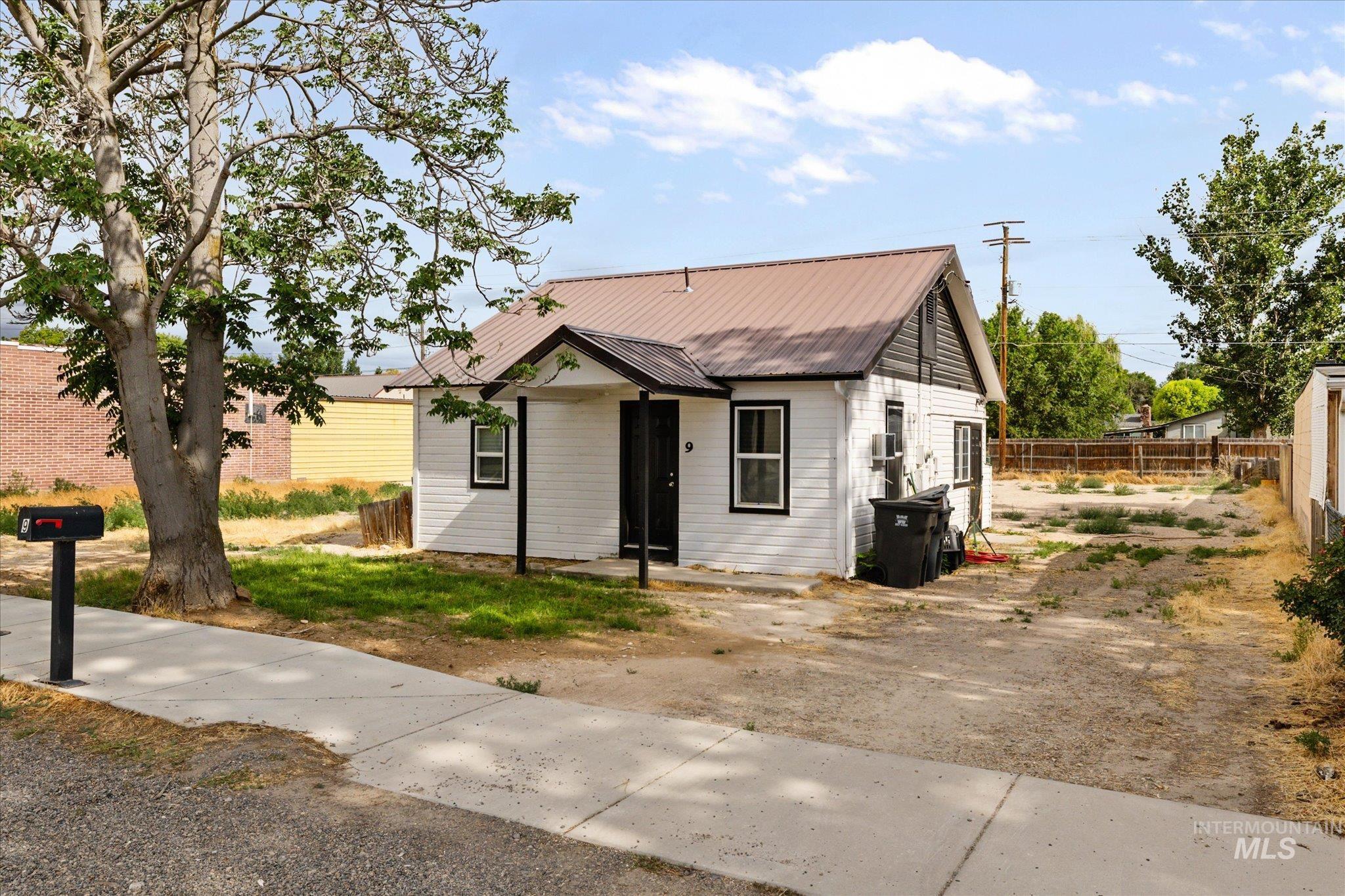 9 E Owyhee Ave Property Photo 2