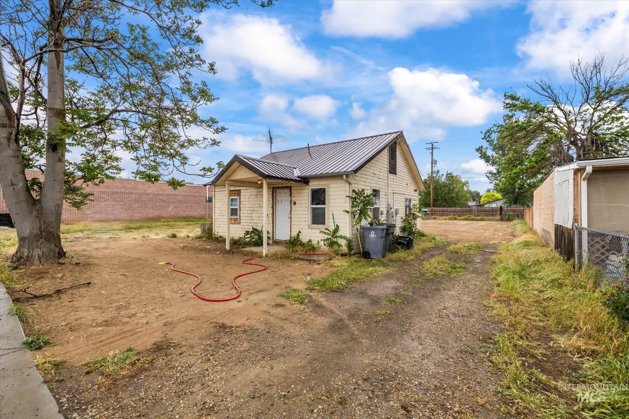 9 E Owyhee Ave Property Photo 3