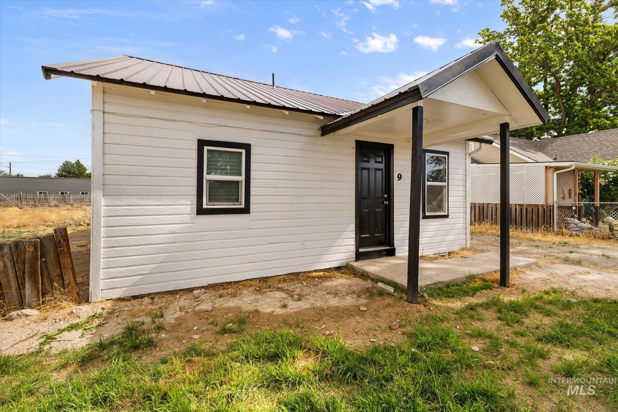 9 E Owyhee Ave Property Photo 4