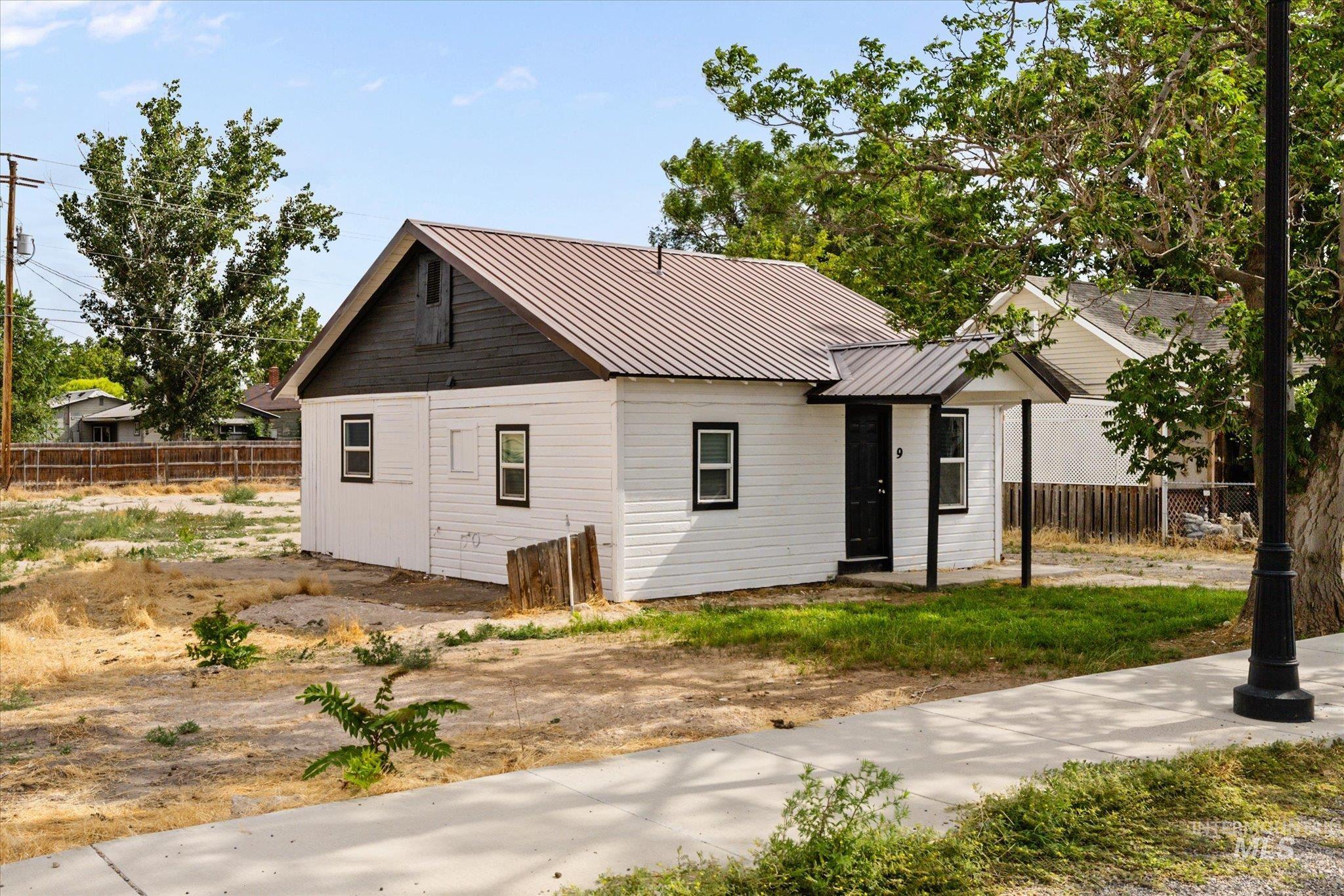 9 E Owyhee Ave Property Photo 9