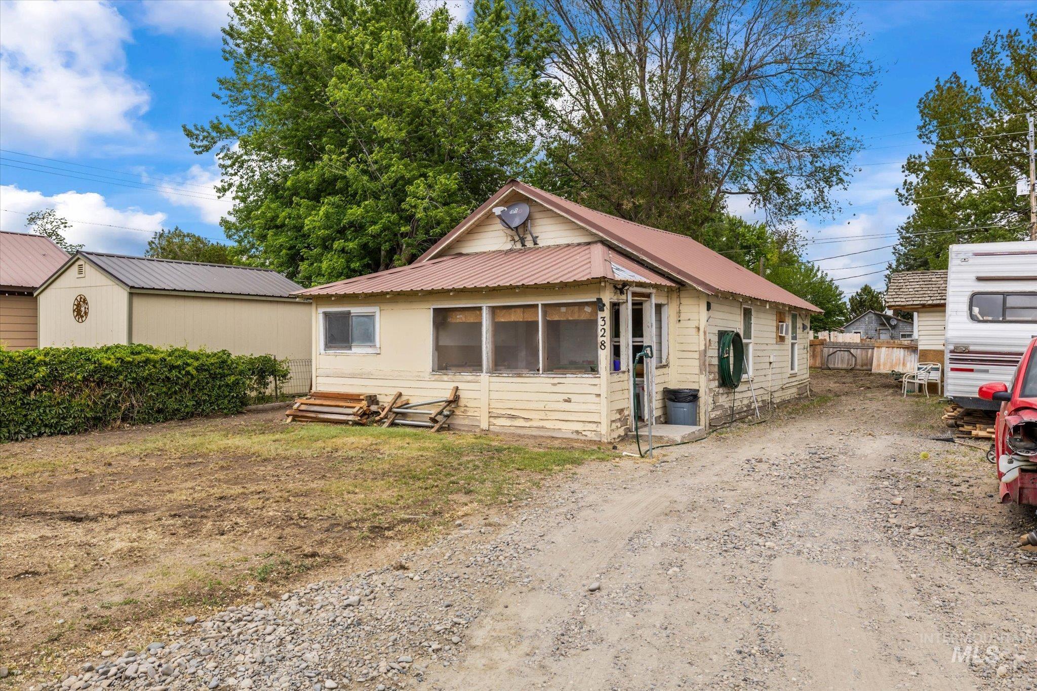 328 W Owyhee Ave Property Photo