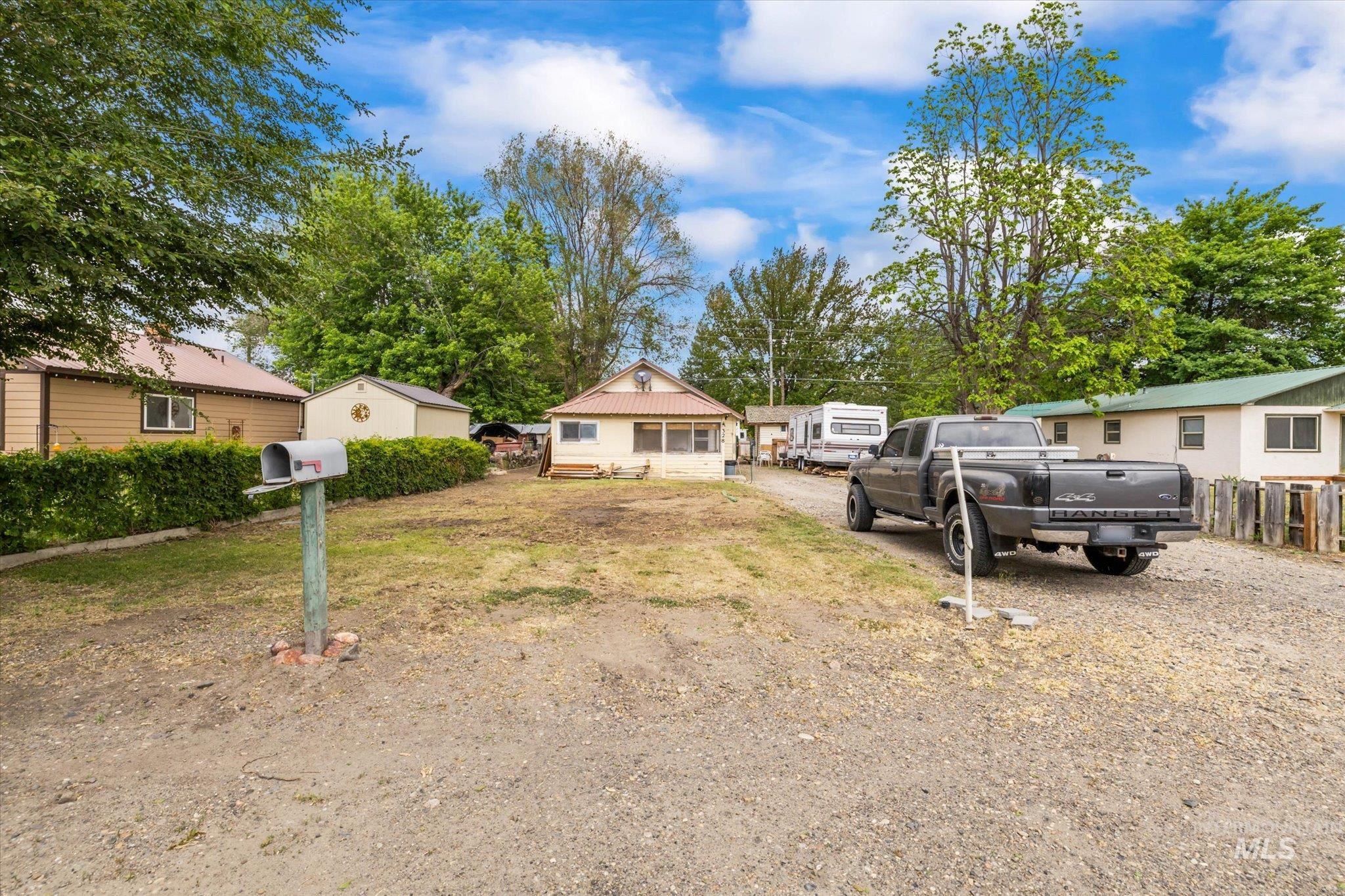328 W Owyhee Ave Property Photo 2