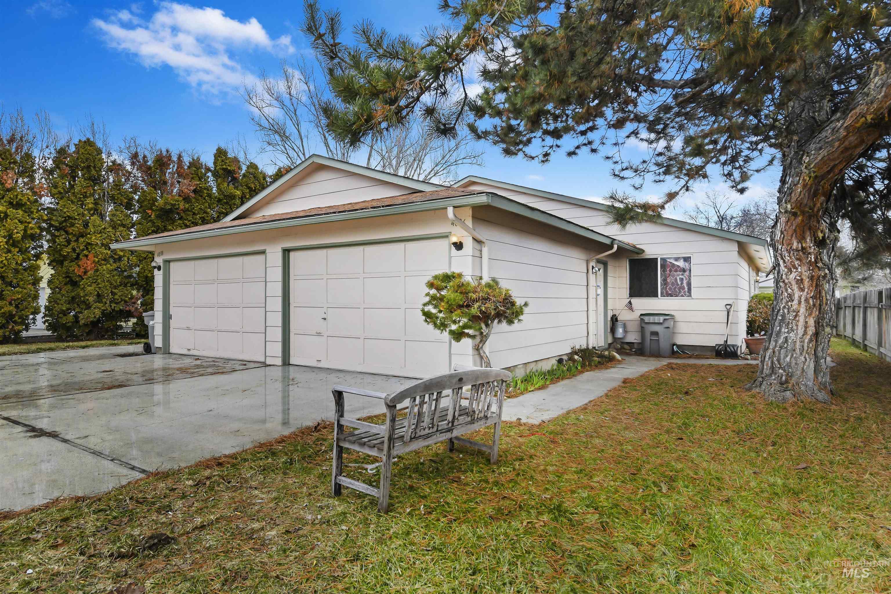 4036/4038 N Marcia Pl Property Photo 2