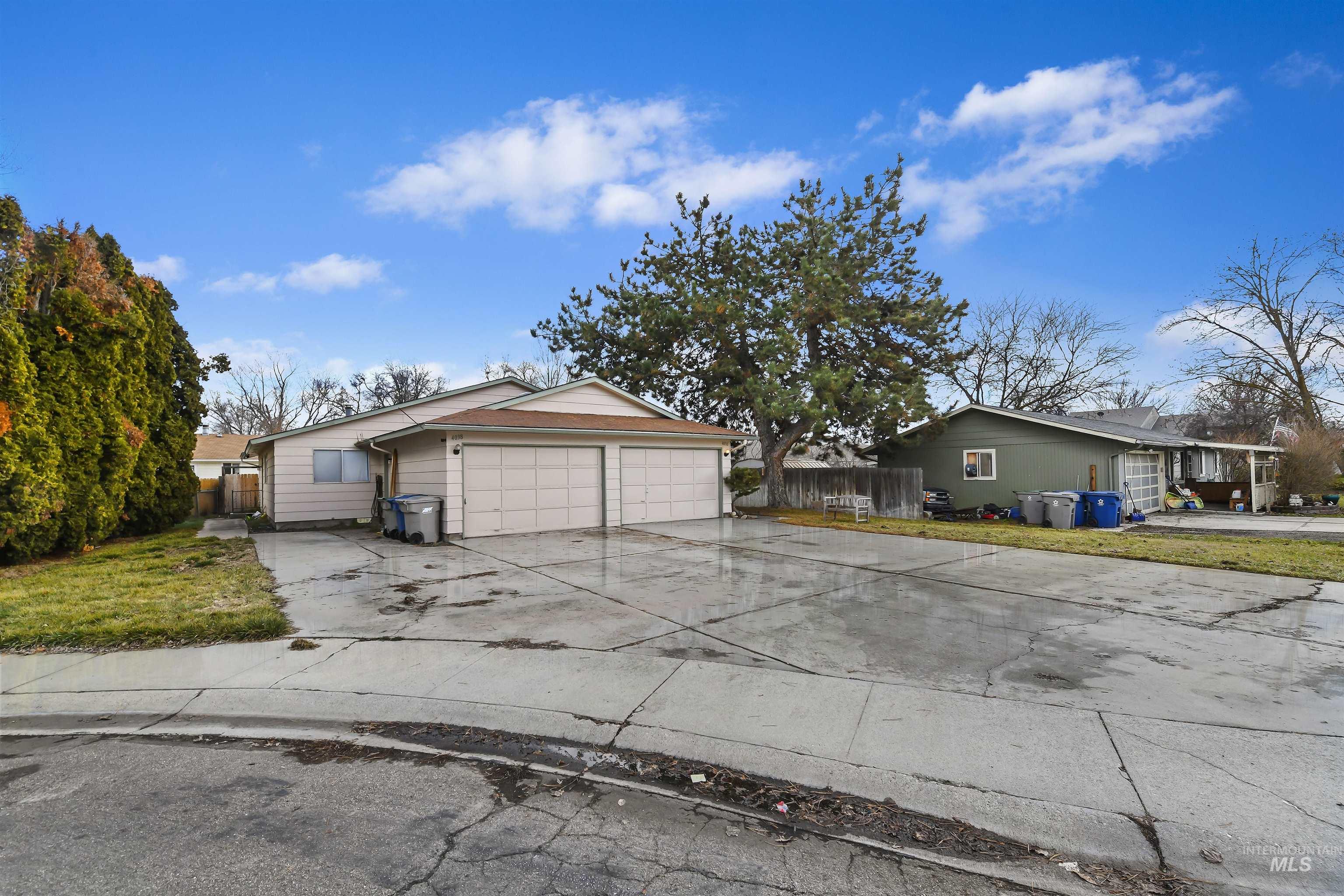 4036/4038 N Marcia Pl Property Photo 4