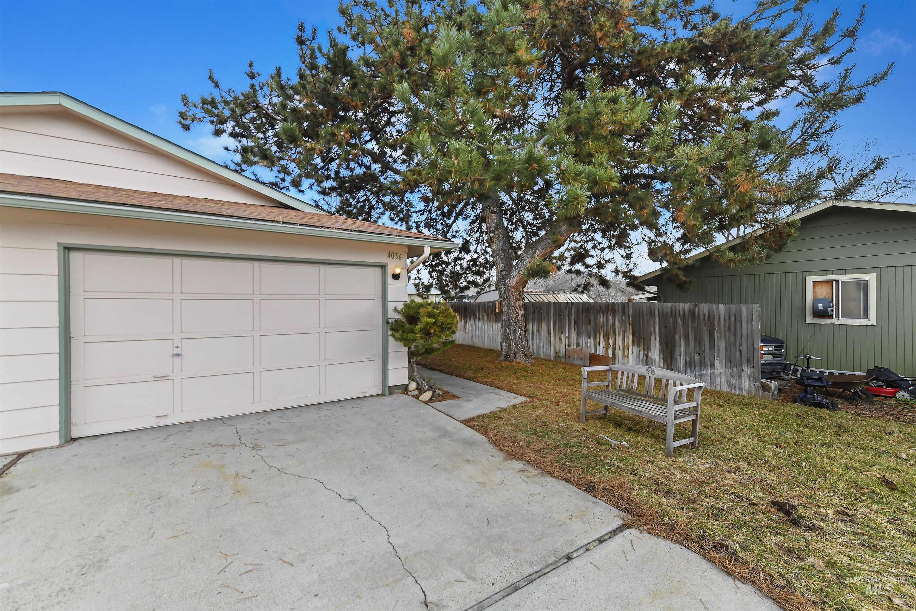 4036/4038 N Marcia Pl Property Photo 6
