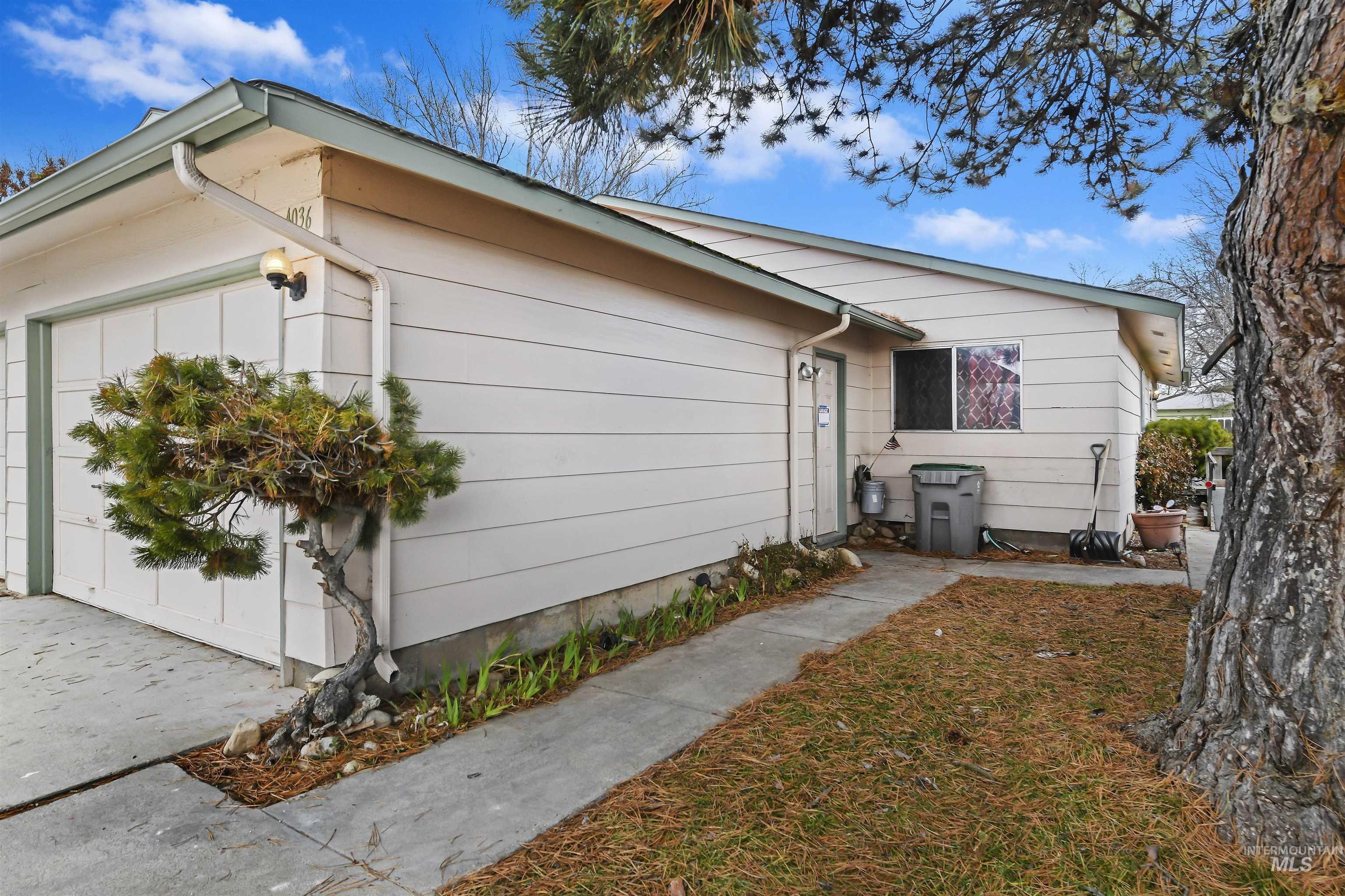 4036/4038 N Marcia Pl Property Photo 7