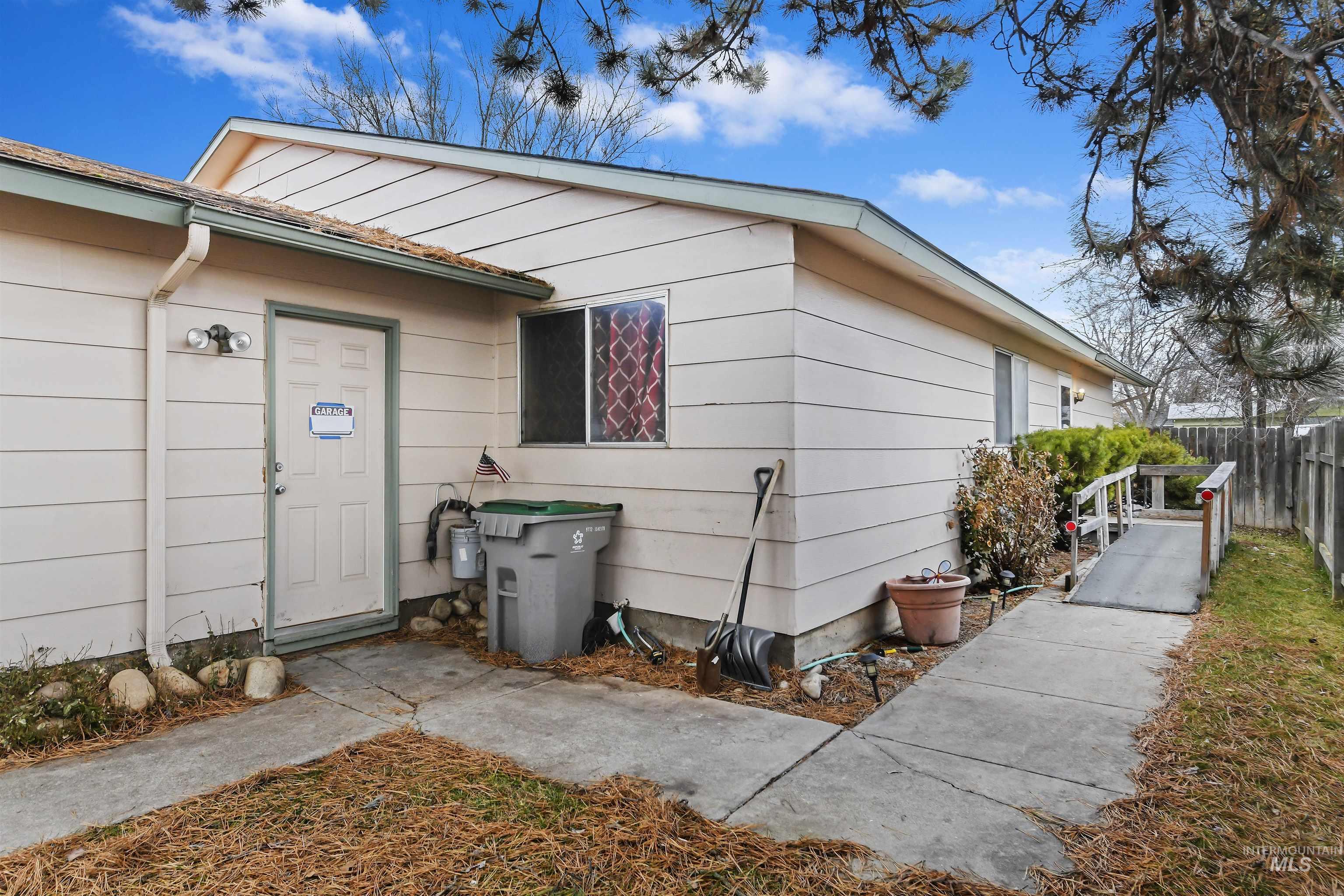 4036/4038 N Marcia Pl Property Photo 8