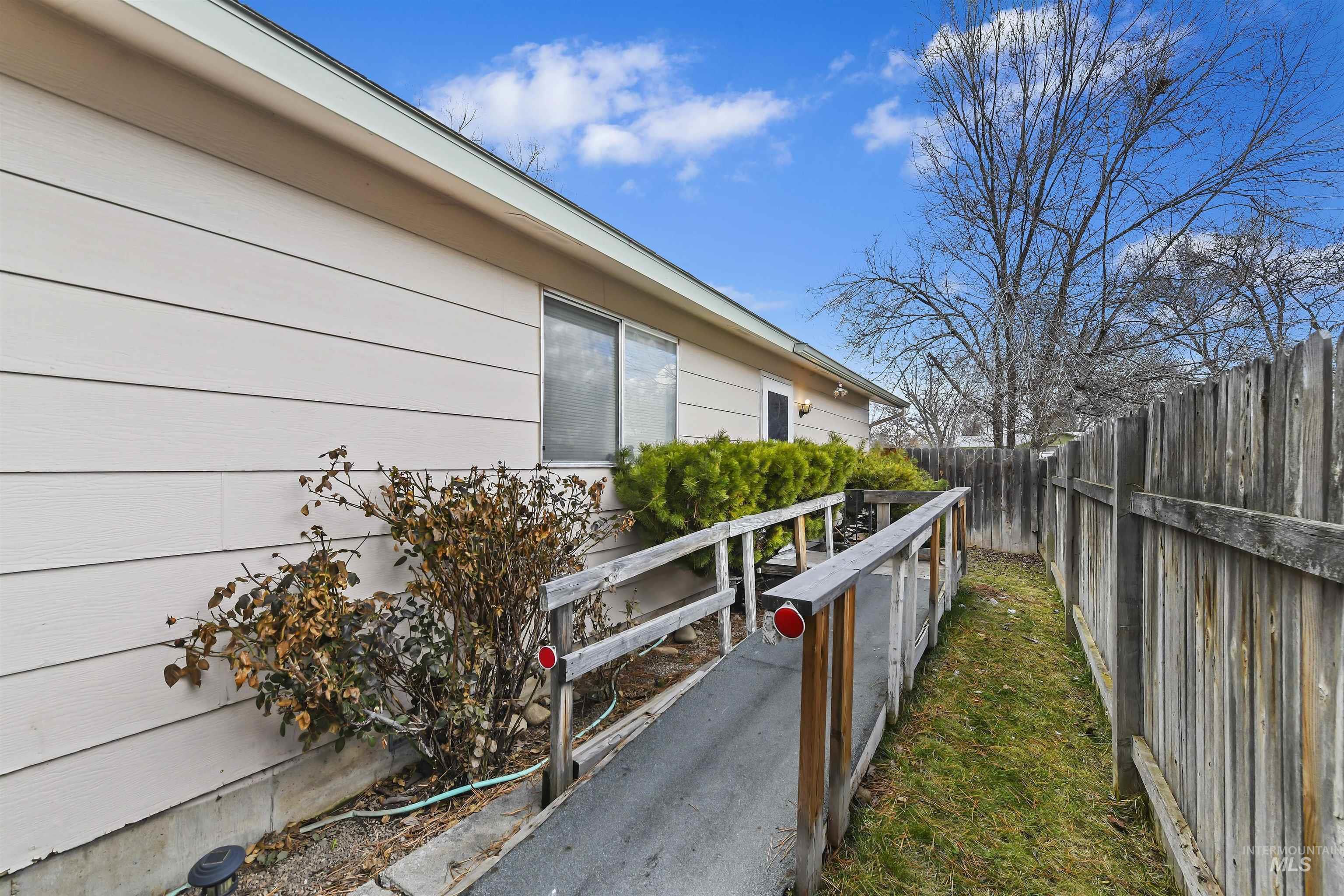 4036/4038 N Marcia Pl Property Photo 9