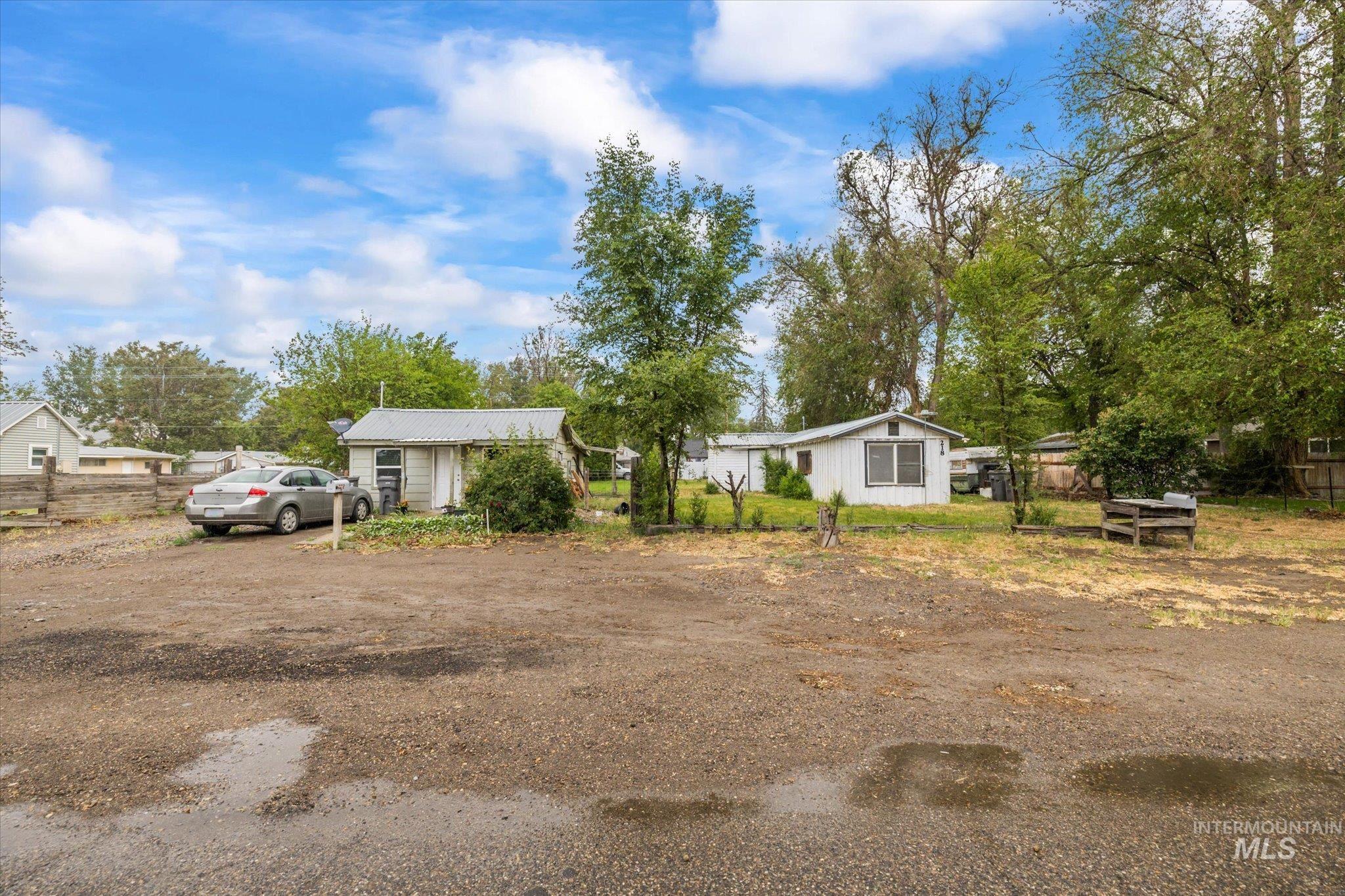 218 & 222 E Owyhee Ave Property Photo