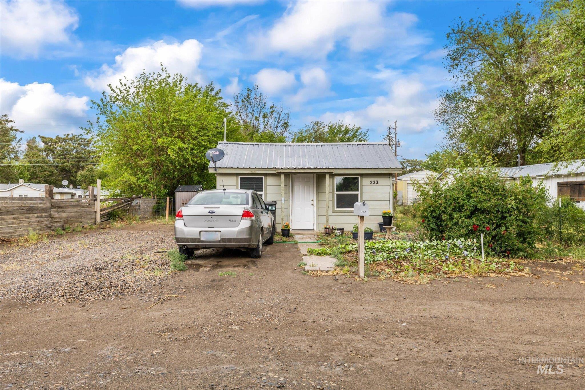 218 & 222 E Owyhee Ave Property Photo 2