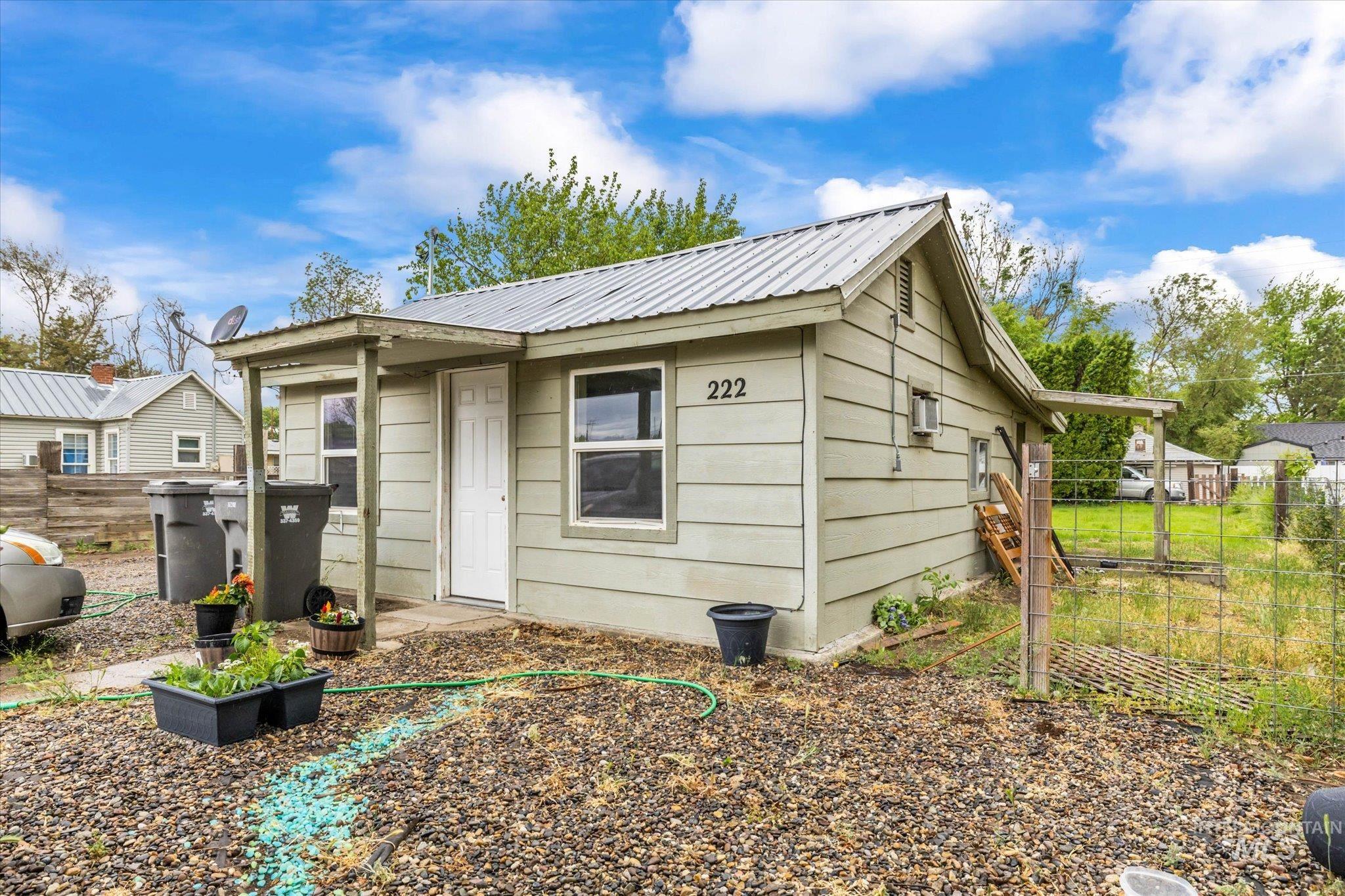 218 & 222 E Owyhee Ave Property Photo 3