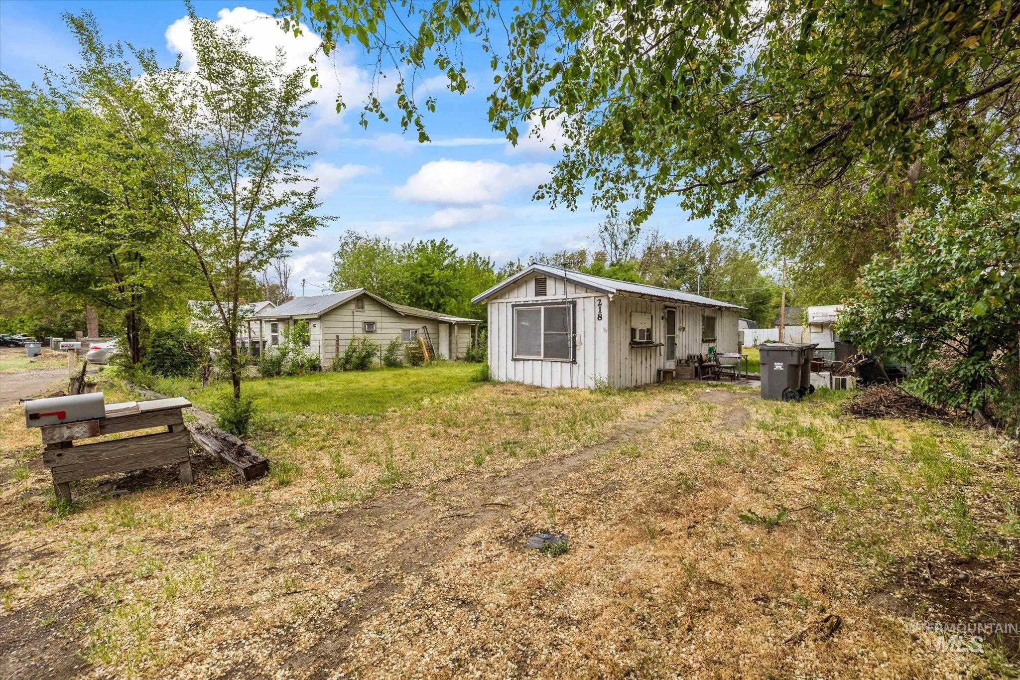 218 & 222 E Owyhee Ave Property Photo 6