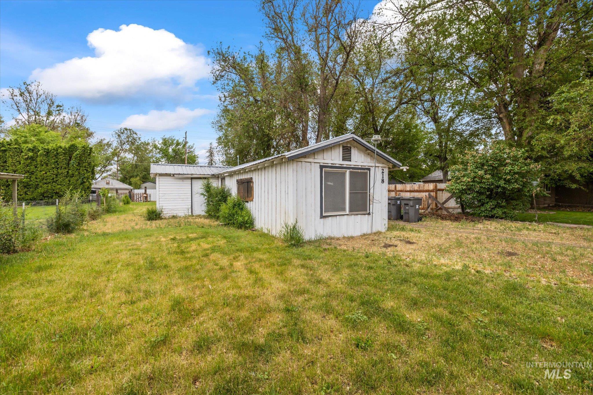218 & 222 E Owyhee Ave Property Photo 11
