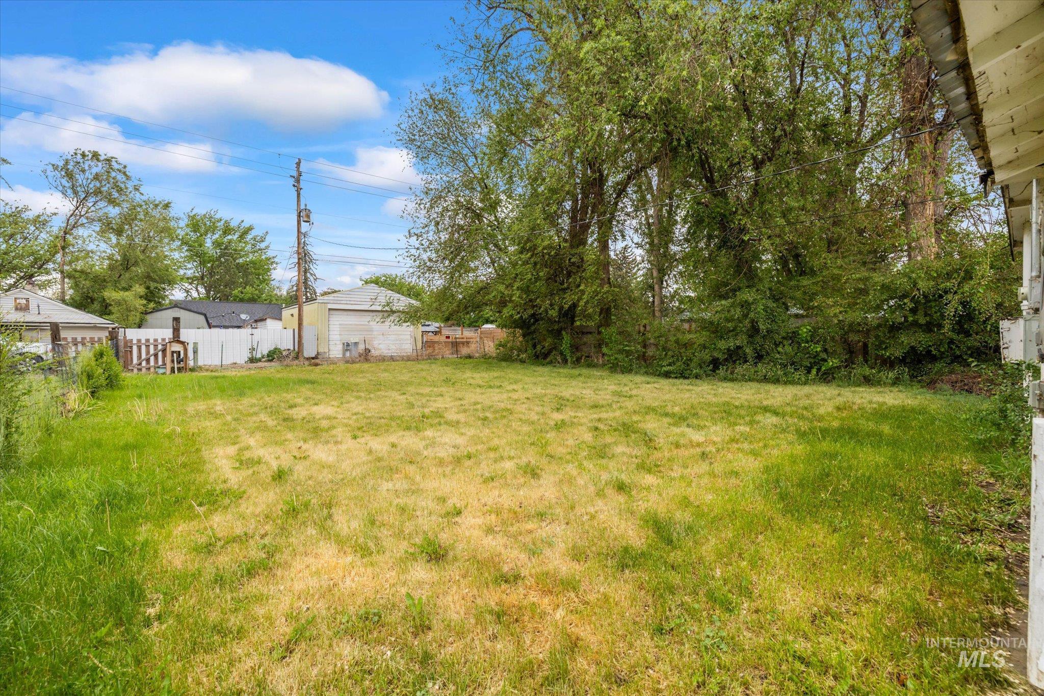 218 & 222 E Owyhee Ave Property Photo 12