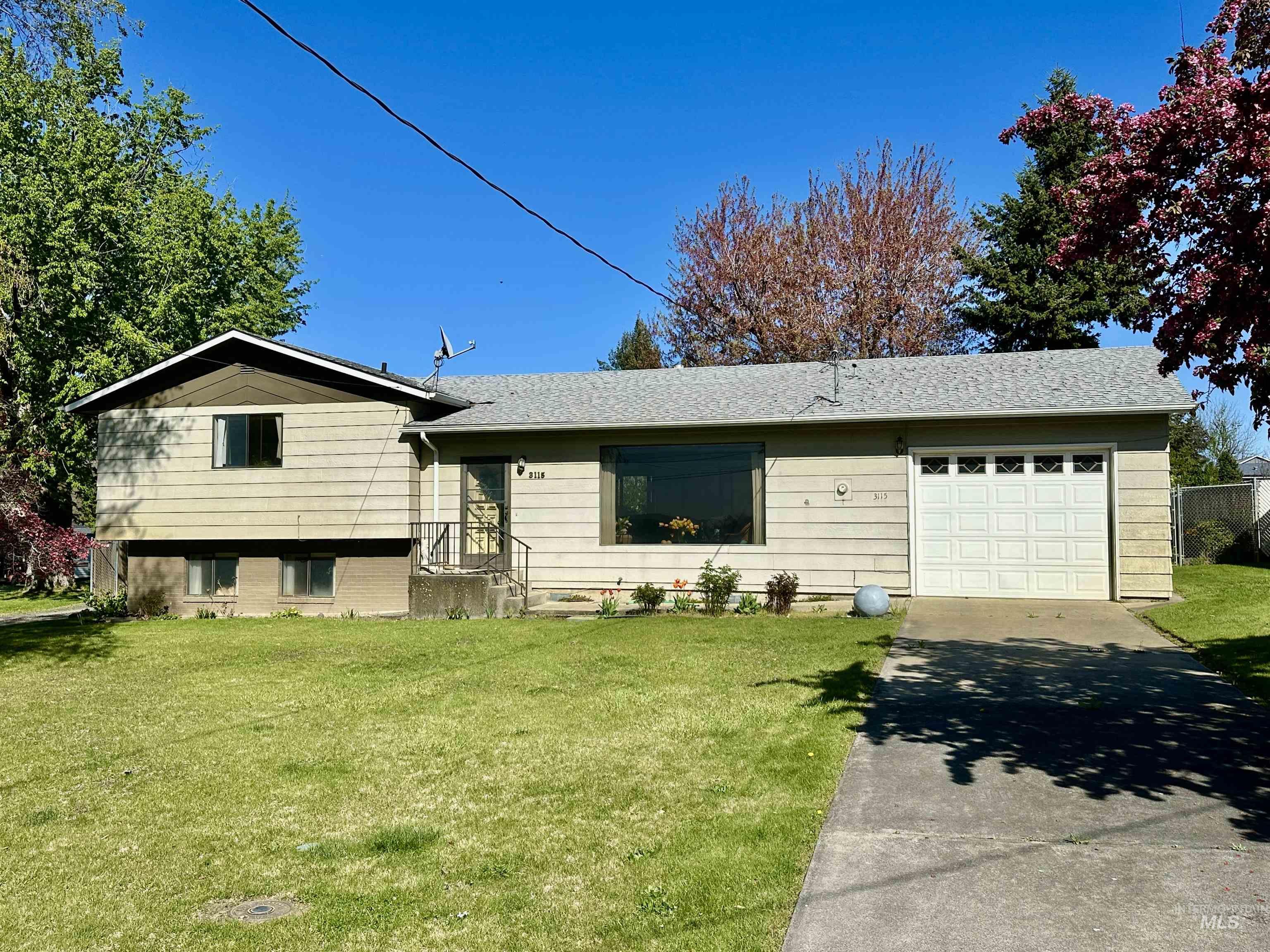 3115 6th St Property Photo