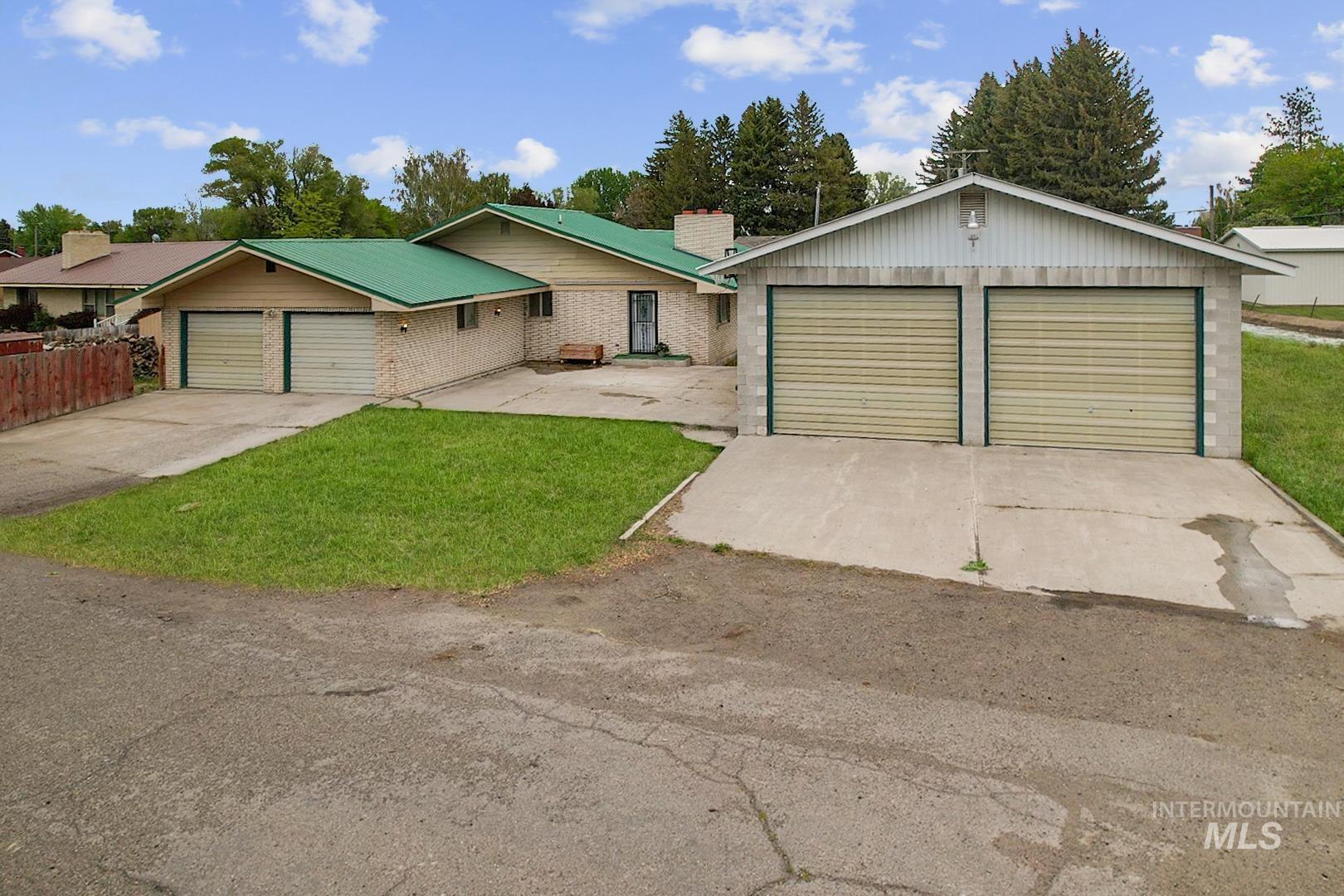 1006 S B Street Property Photo 1