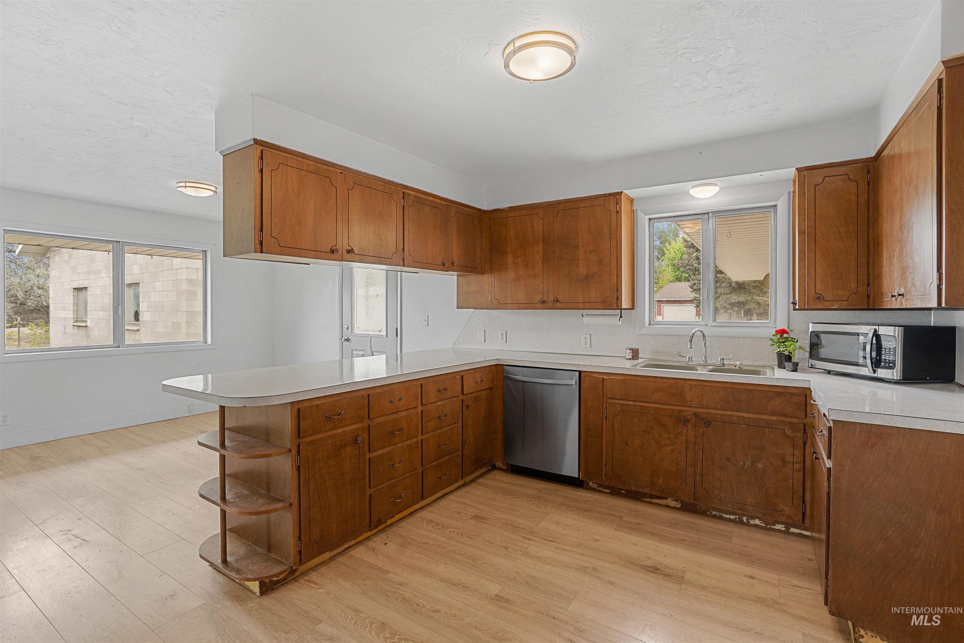 1006 S B Street Property Photo 3