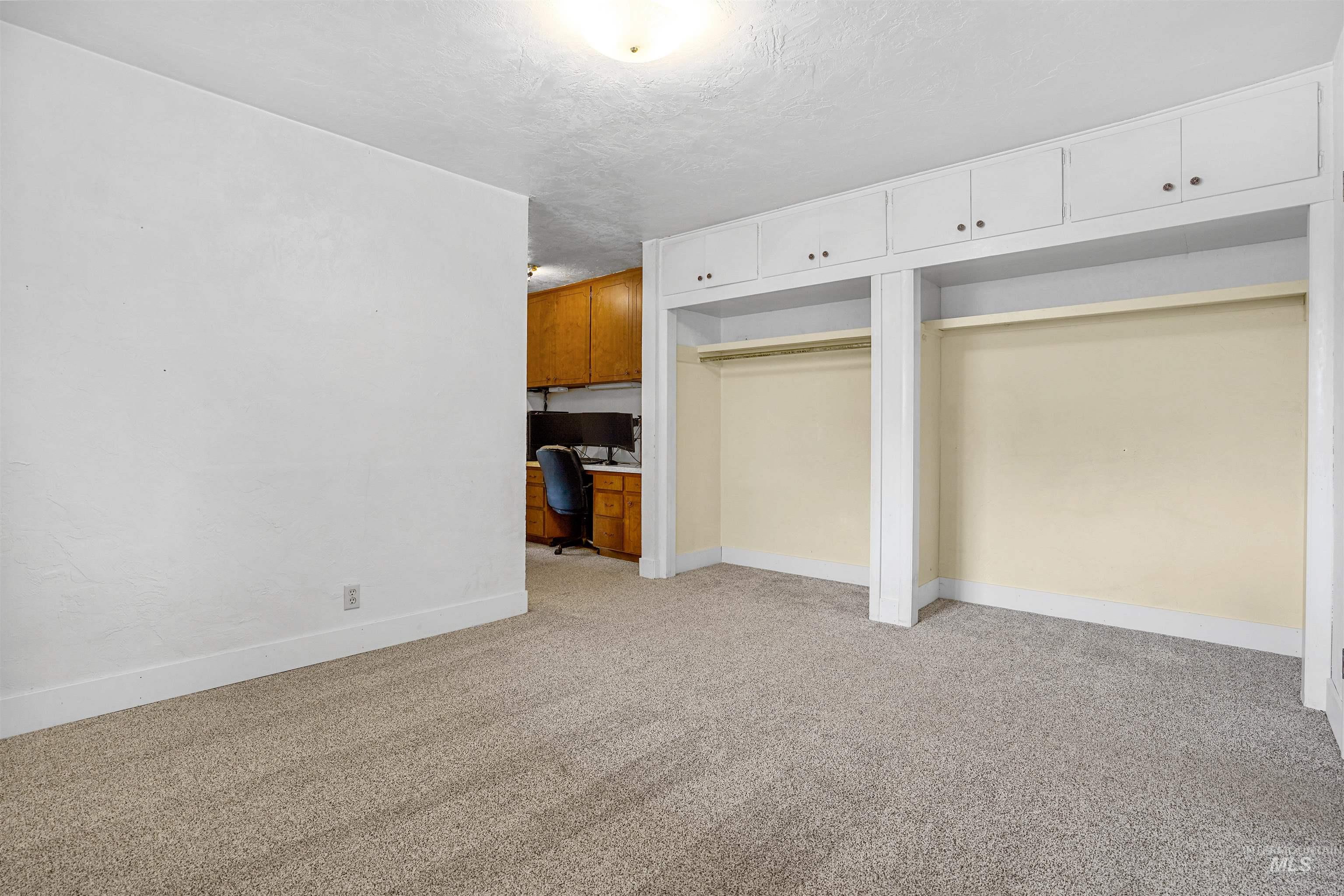 1006 S B Street Property Photo 8