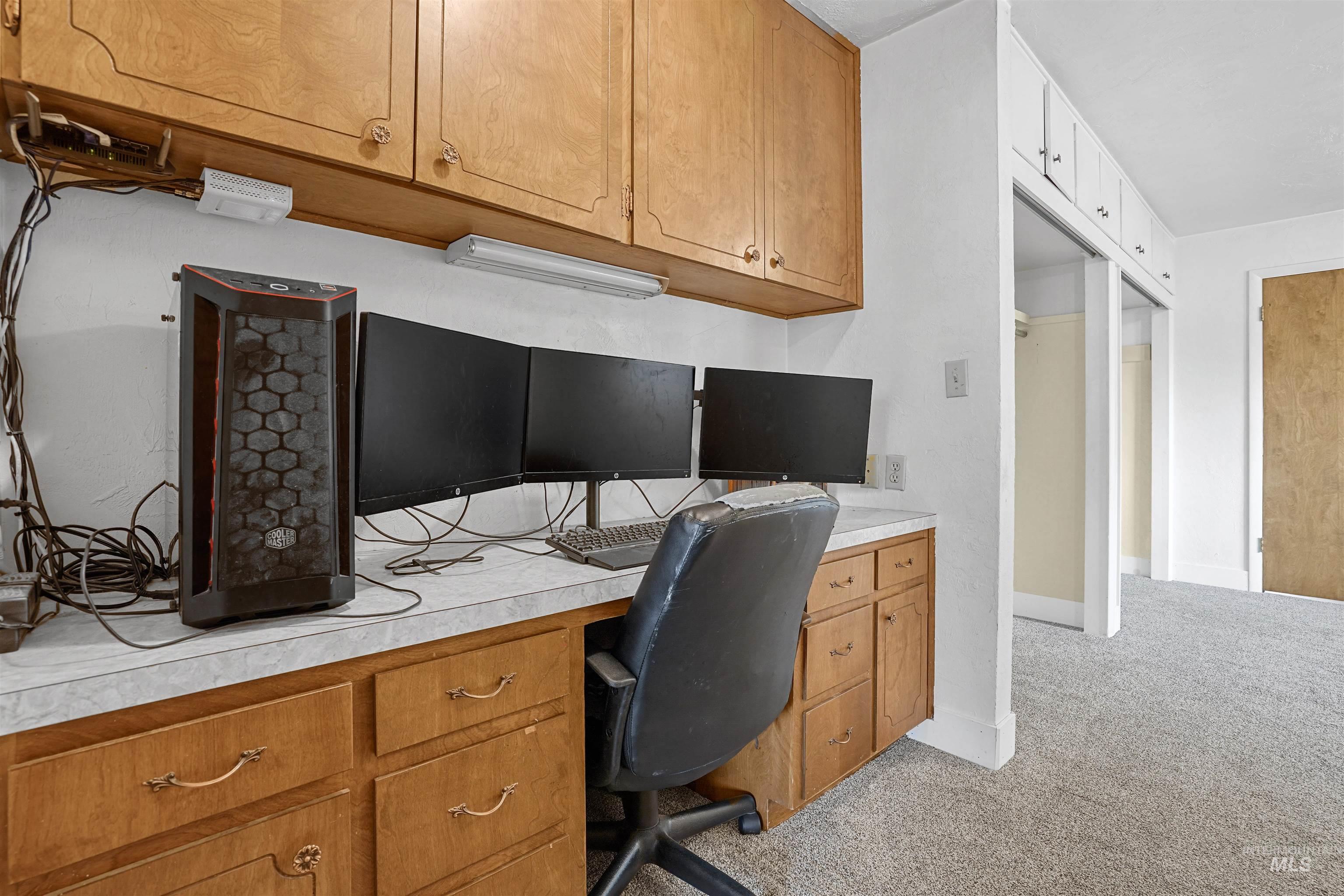 1006 S B Street Property Photo 9