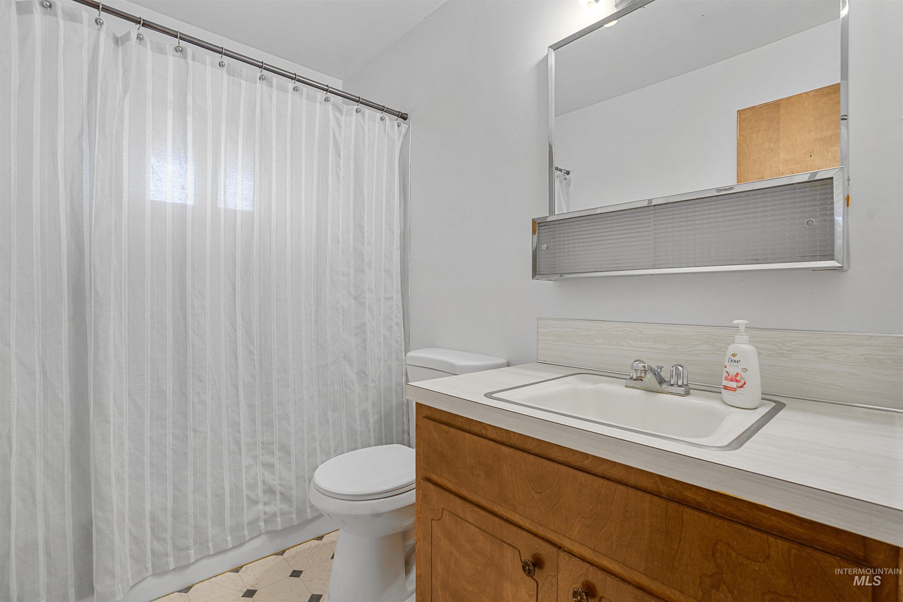 1006 S B Street Property Photo 10