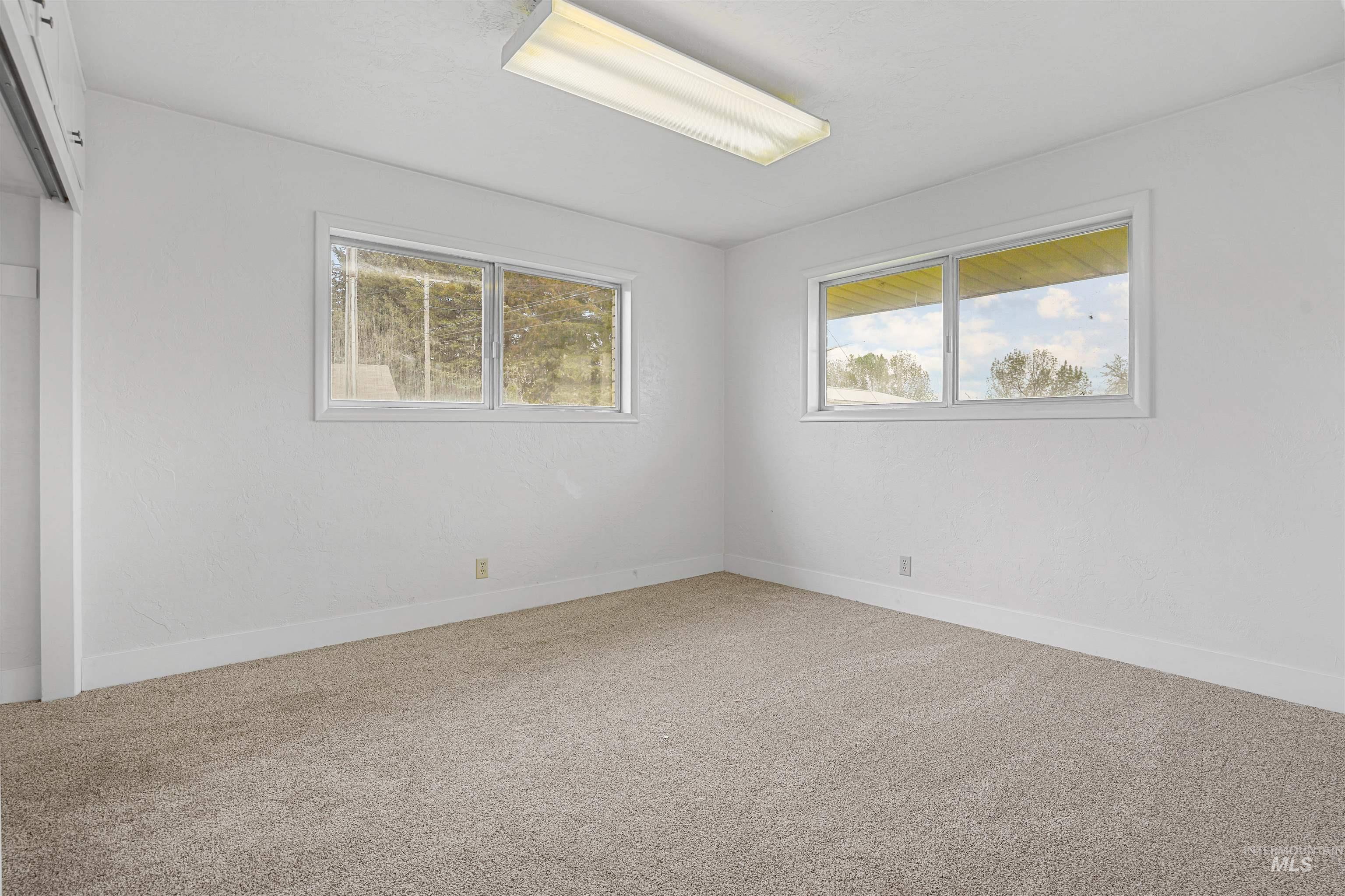 1006 S B Street Property Photo 11