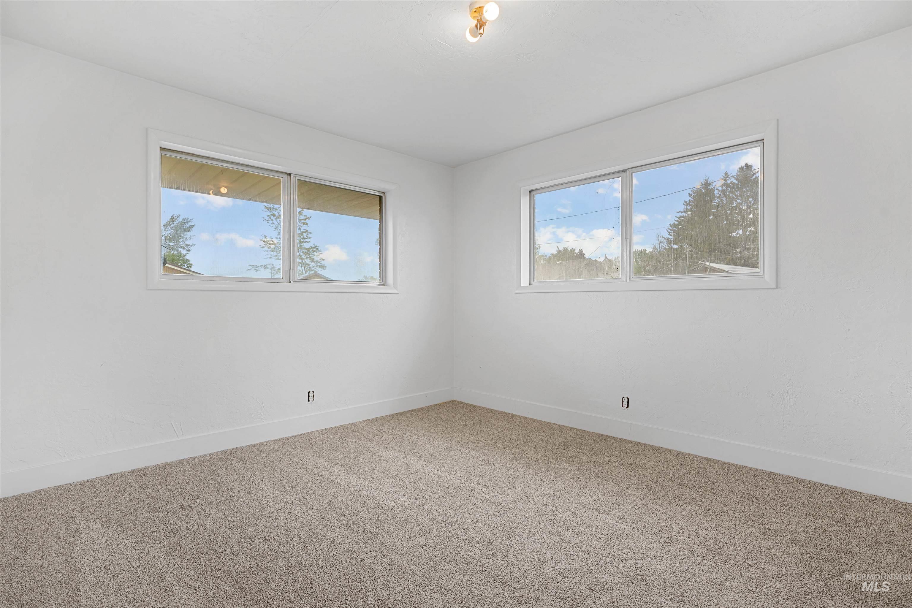 1006 S B Street Property Photo 13