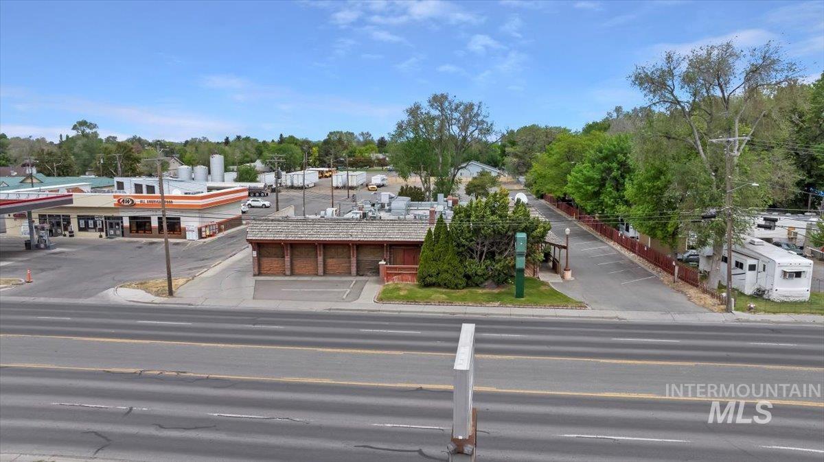 200 W Addison Avenue Property Photo