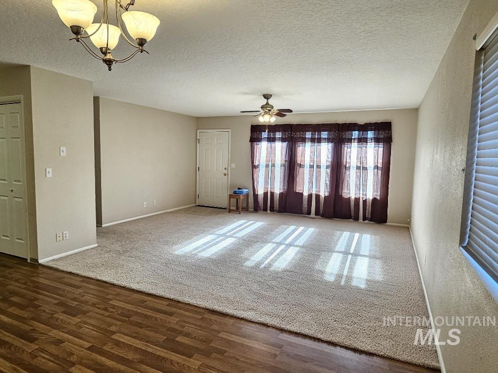 617 Lincoln Ave Property Photo 2