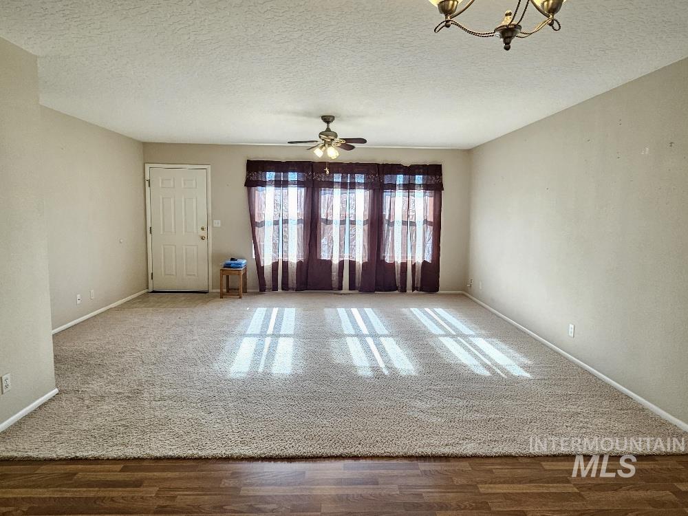 617 Lincoln Ave Property Photo 3