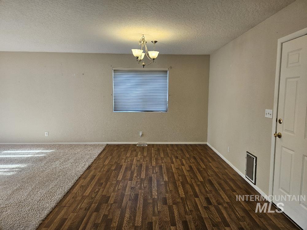 617 Lincoln Ave Property Photo 6