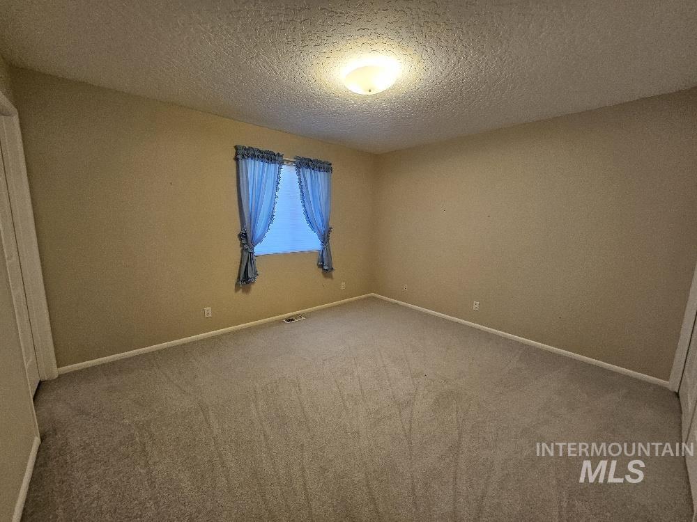 617 Lincoln Ave Property Photo 13