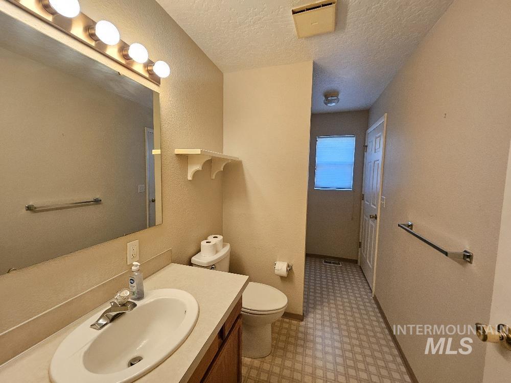 617 Lincoln Ave Property Photo 14