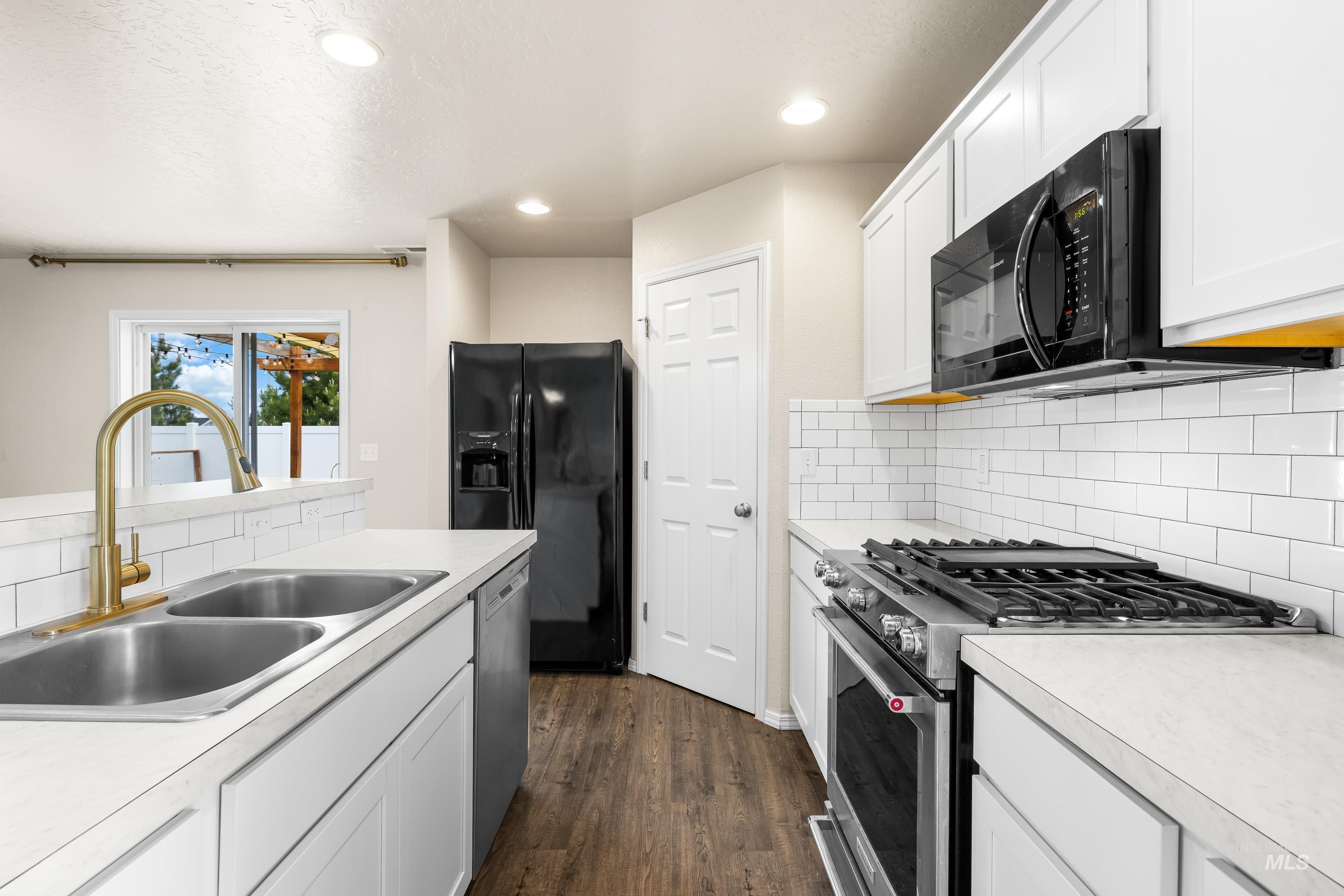 942 S Stibnite Place Property Photo 1