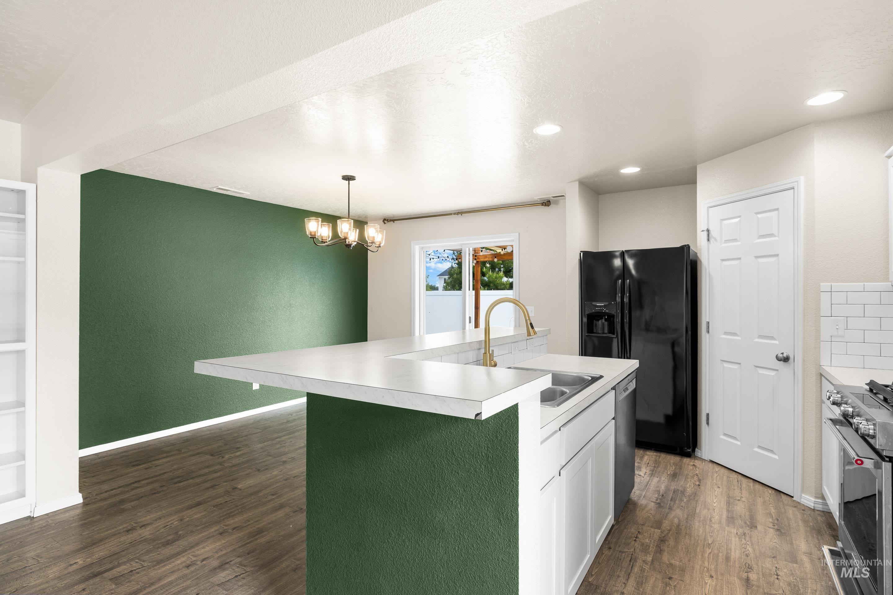 942 S Stibnite Place Property Photo 15