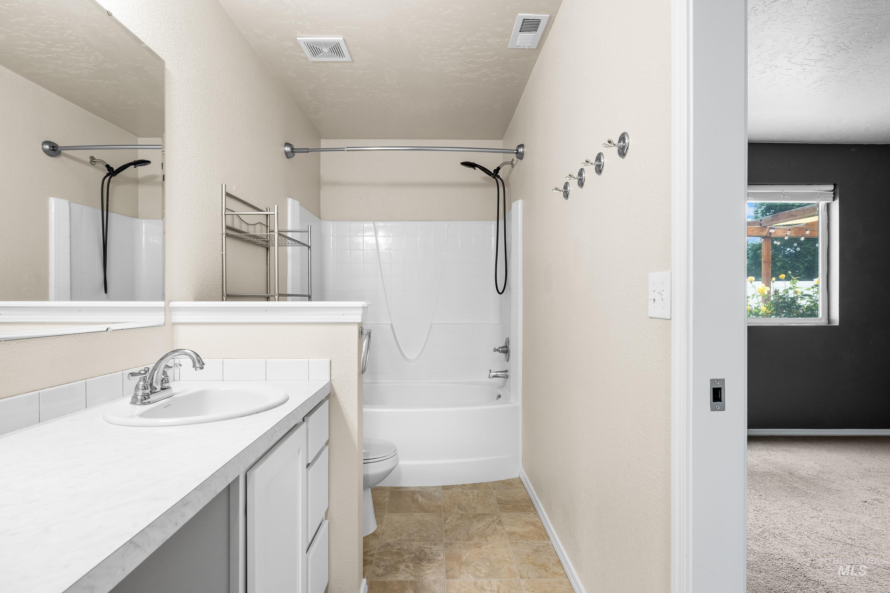 942 S Stibnite Place Property Photo 28