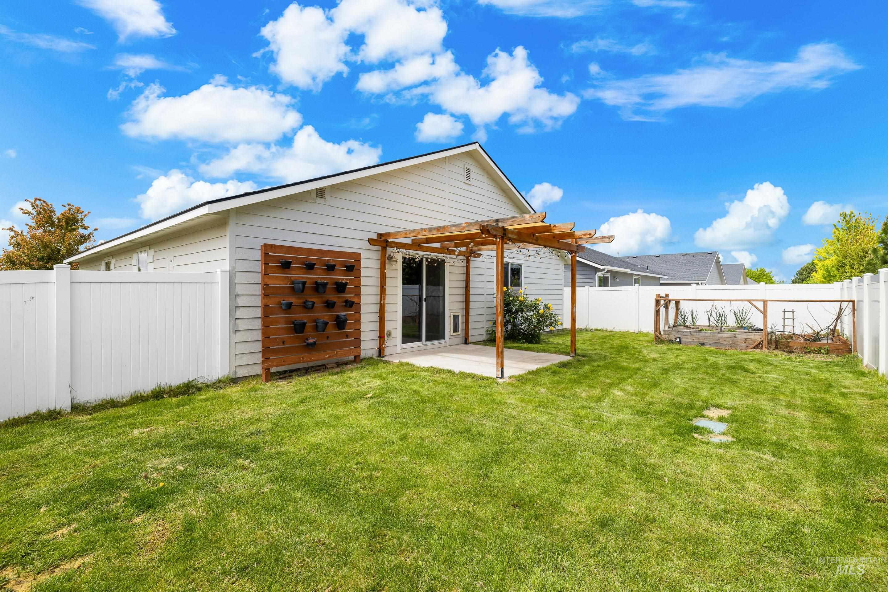 942 S Stibnite Place Property Photo 35