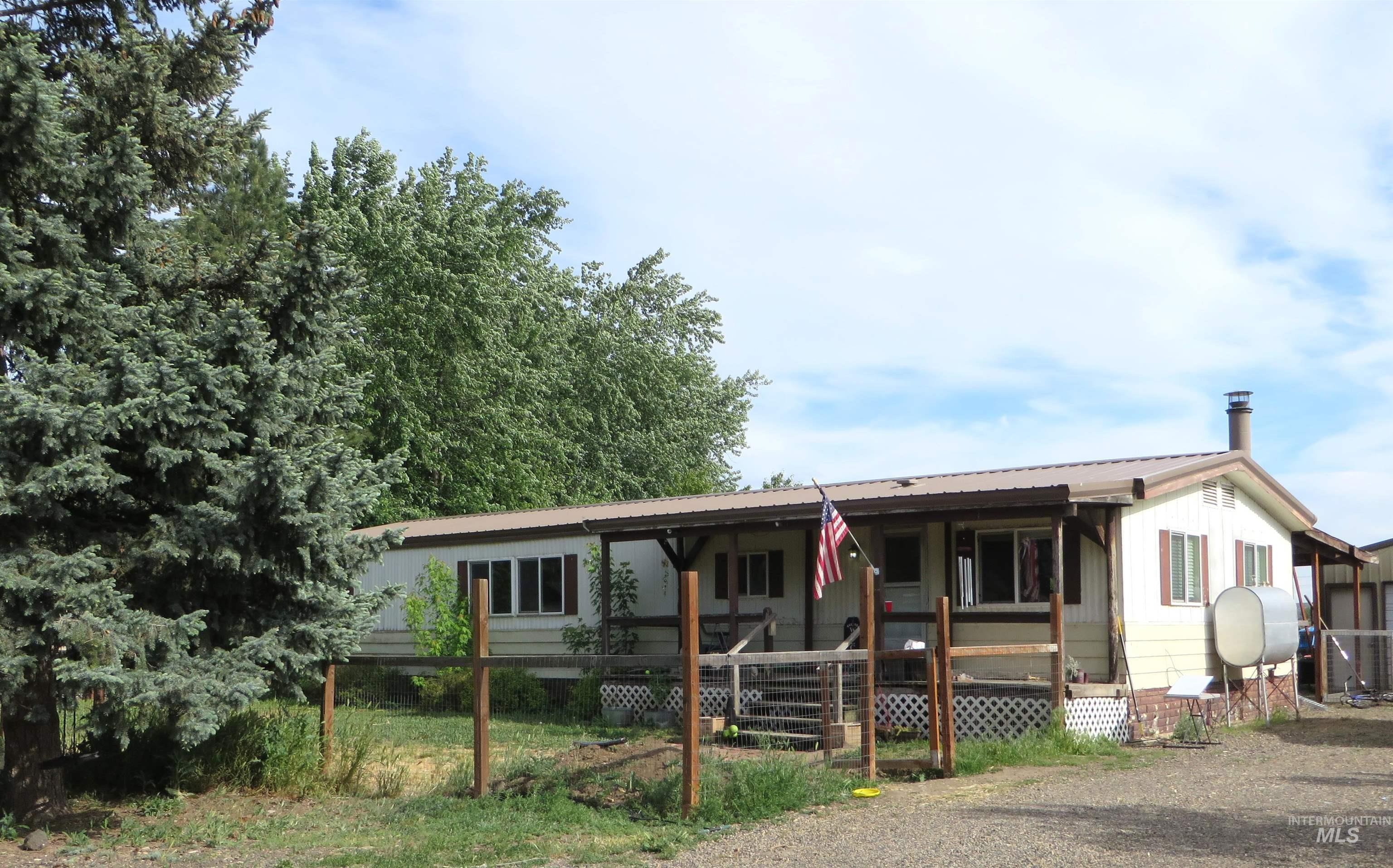 937 Indianhead Road Property Photo