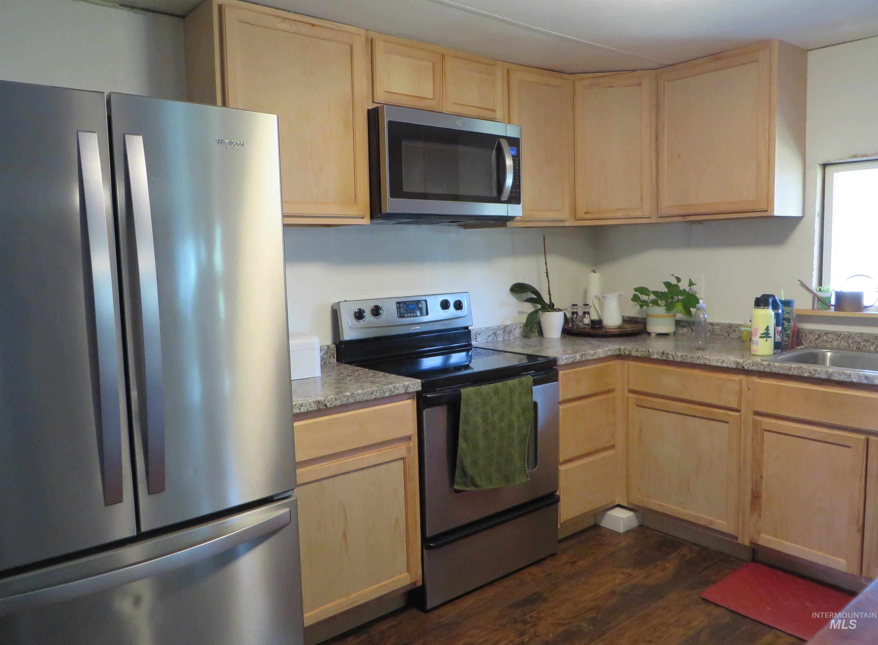937 Indianhead Road Property Photo 4