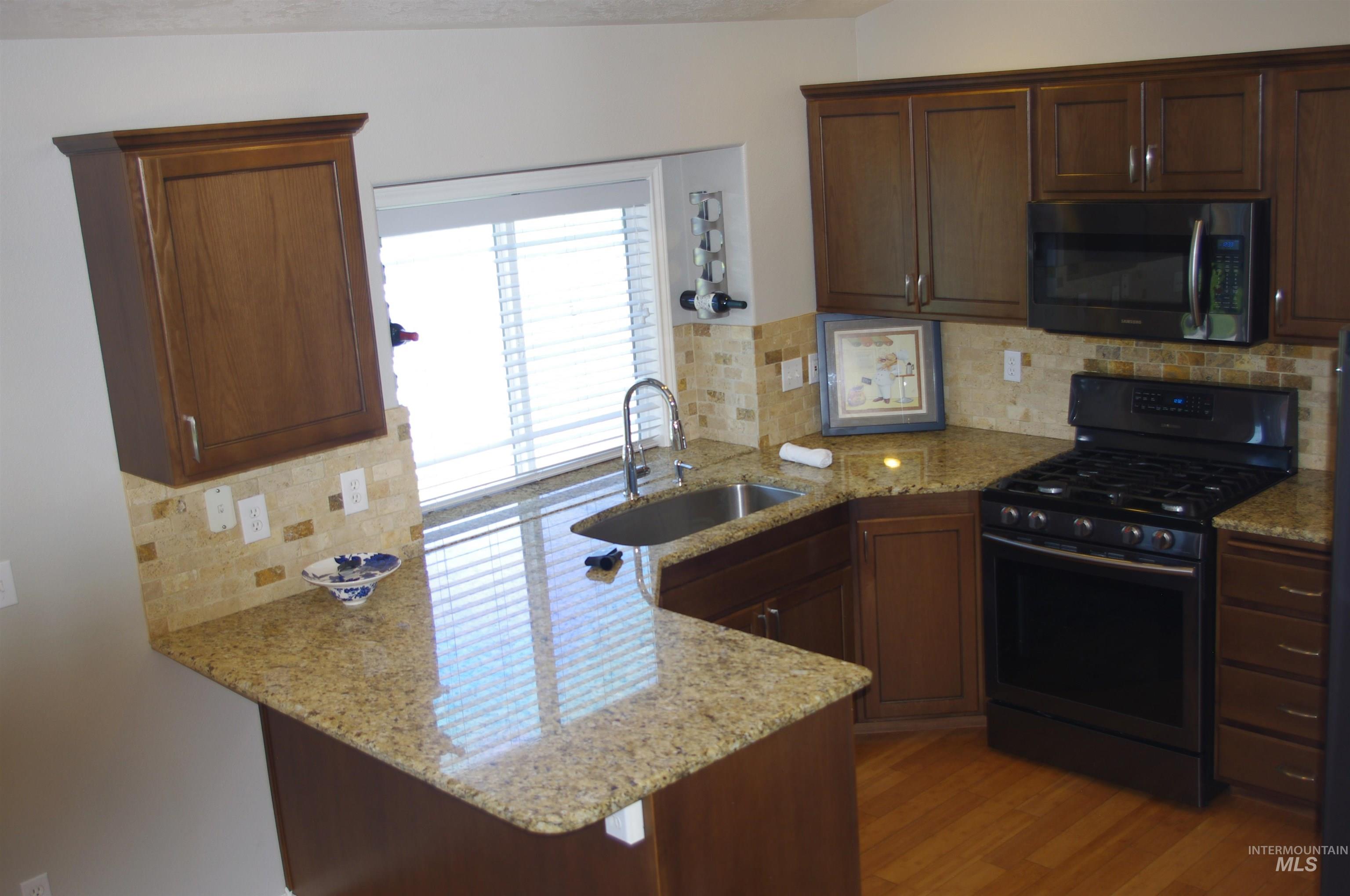 1009 S New Summer Property Photo 5