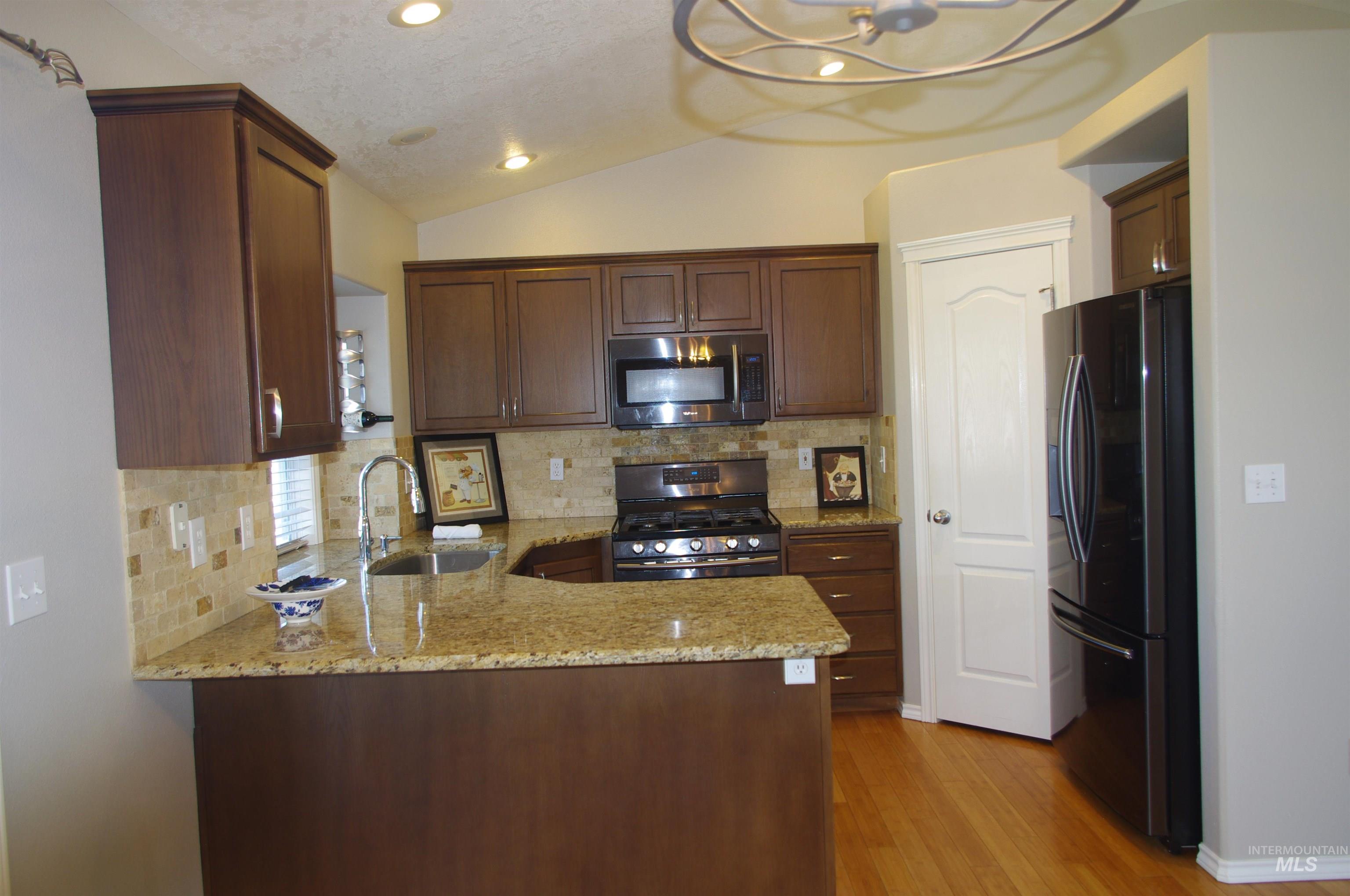 1009 S New Summer Property Photo 6